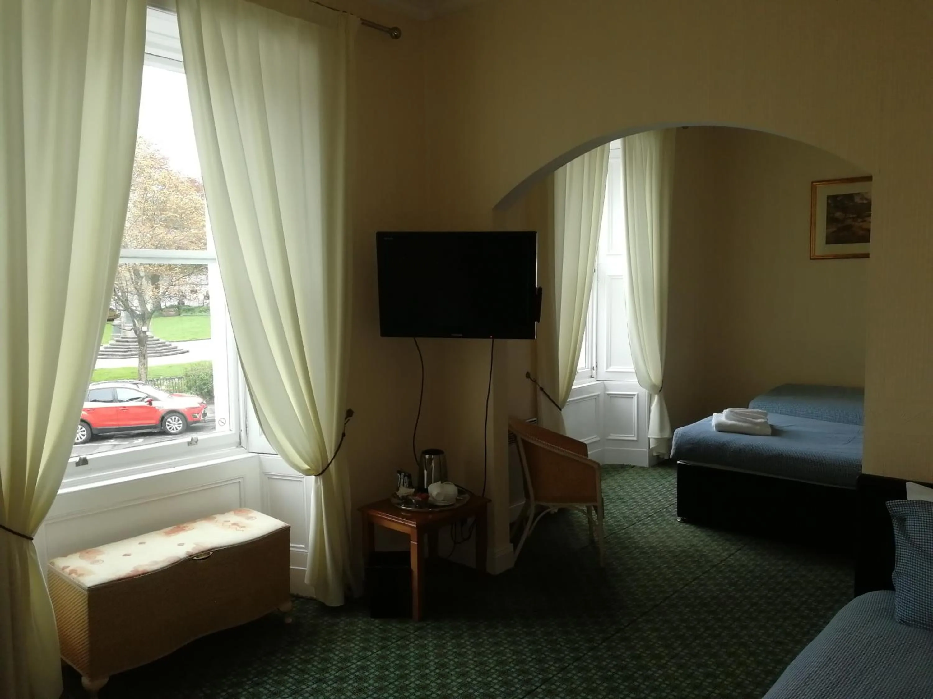 Photo of the whole room, Bed in Victoria Hotel