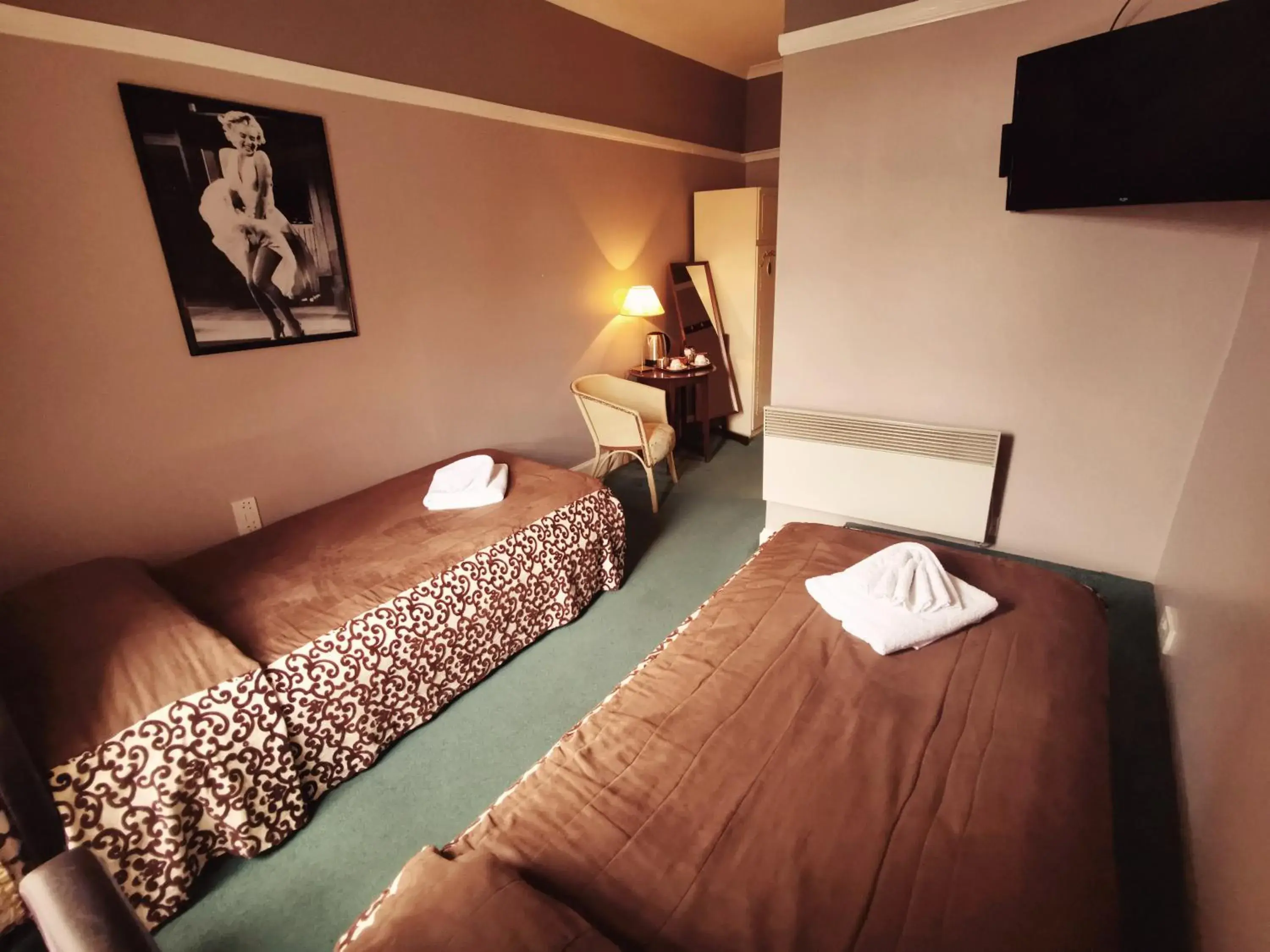 Standard Twin Room in Victoria Hotel Standard Twin Room in Victoria Hotel