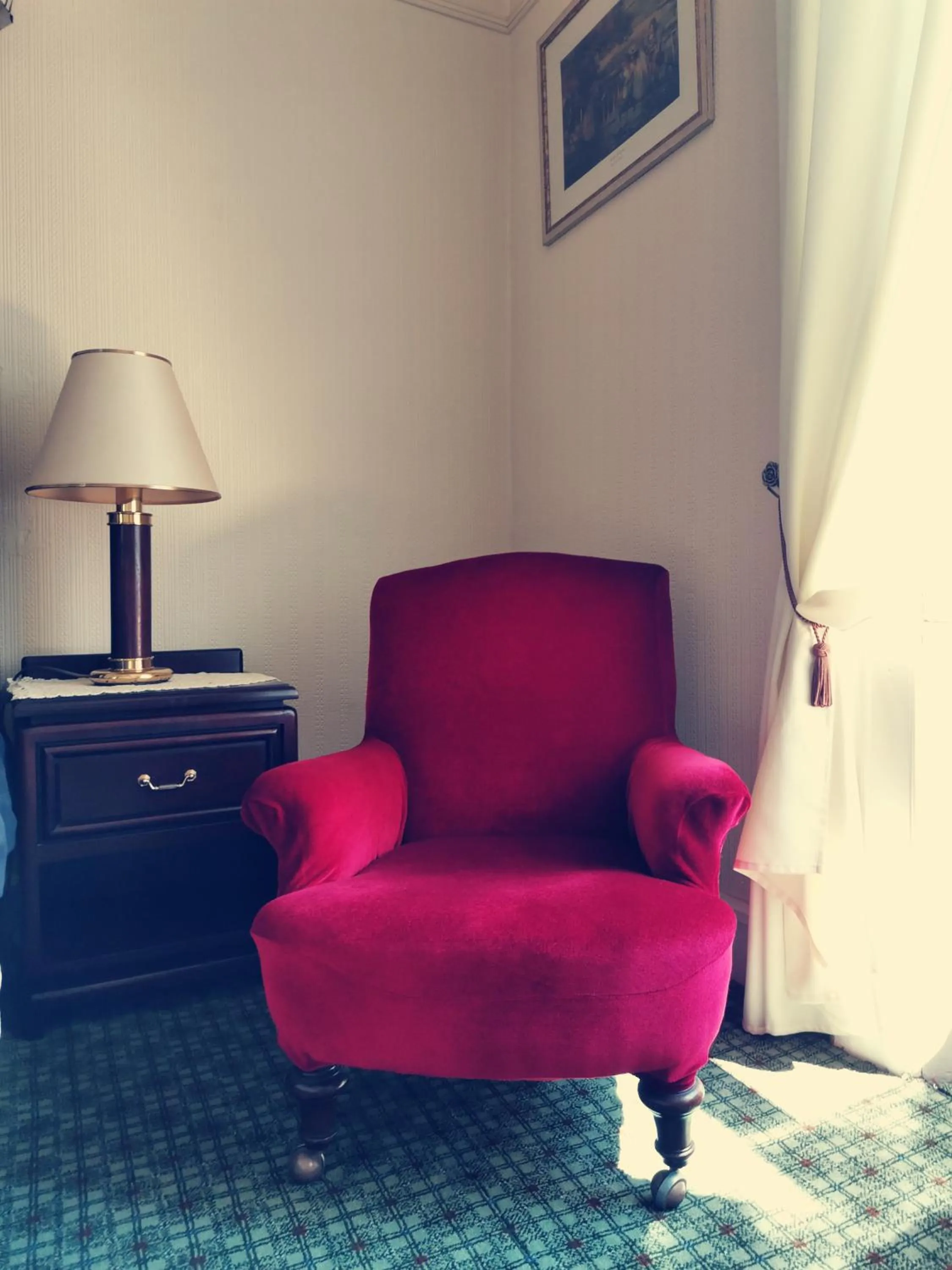 Seating area in Victoria Hotel