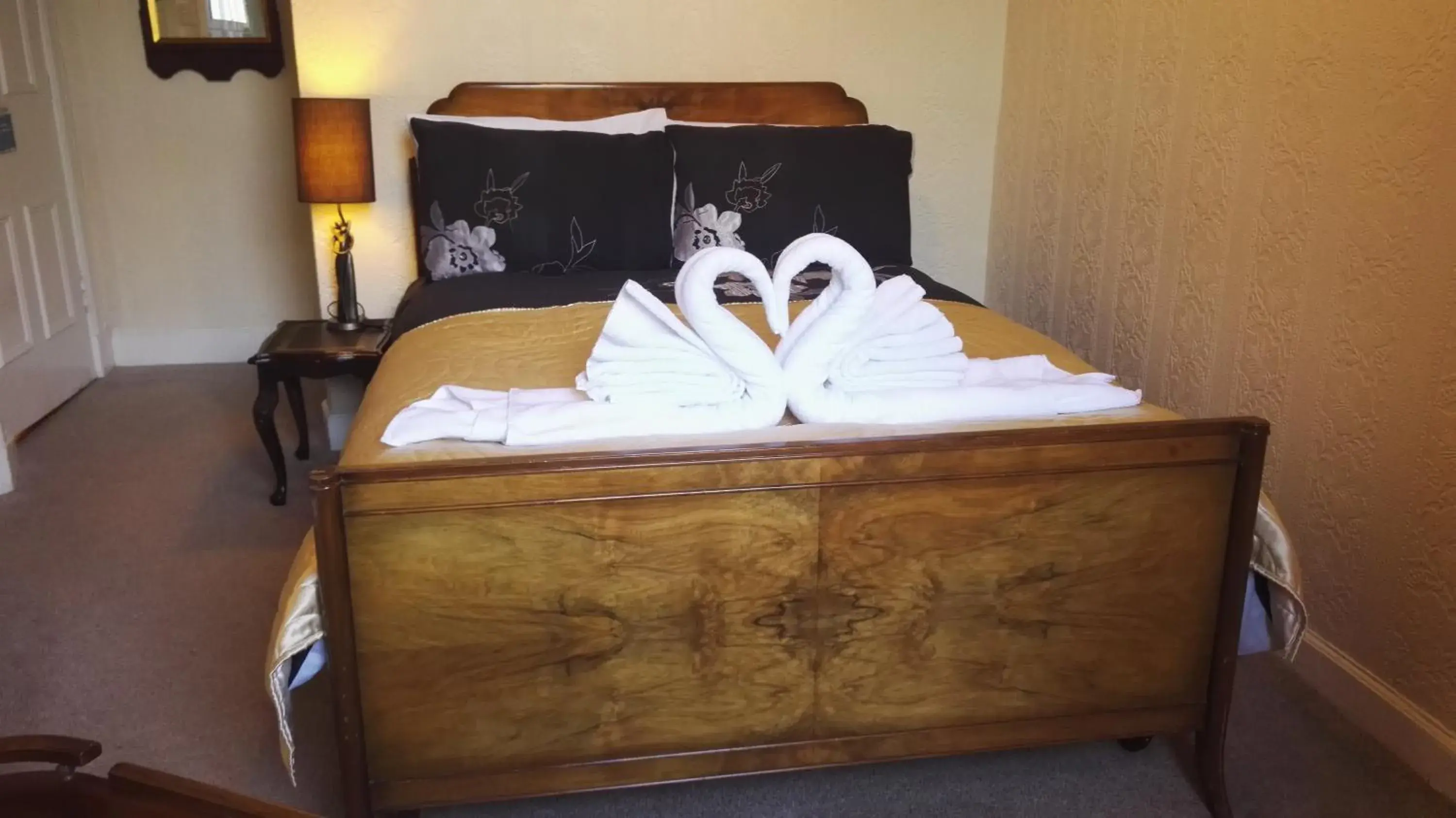 Small Double Room in Victoria Hotel Small Double Room in Victoria Hotel