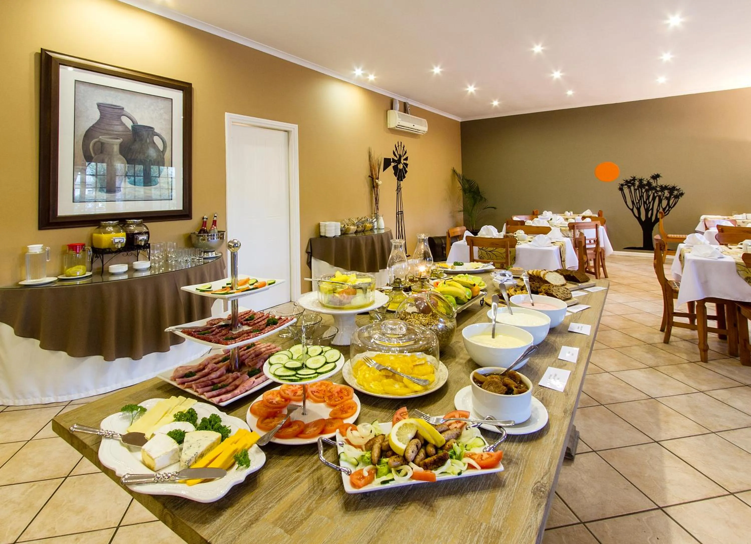 Restaurant/places to eat in Hlangana Lodge