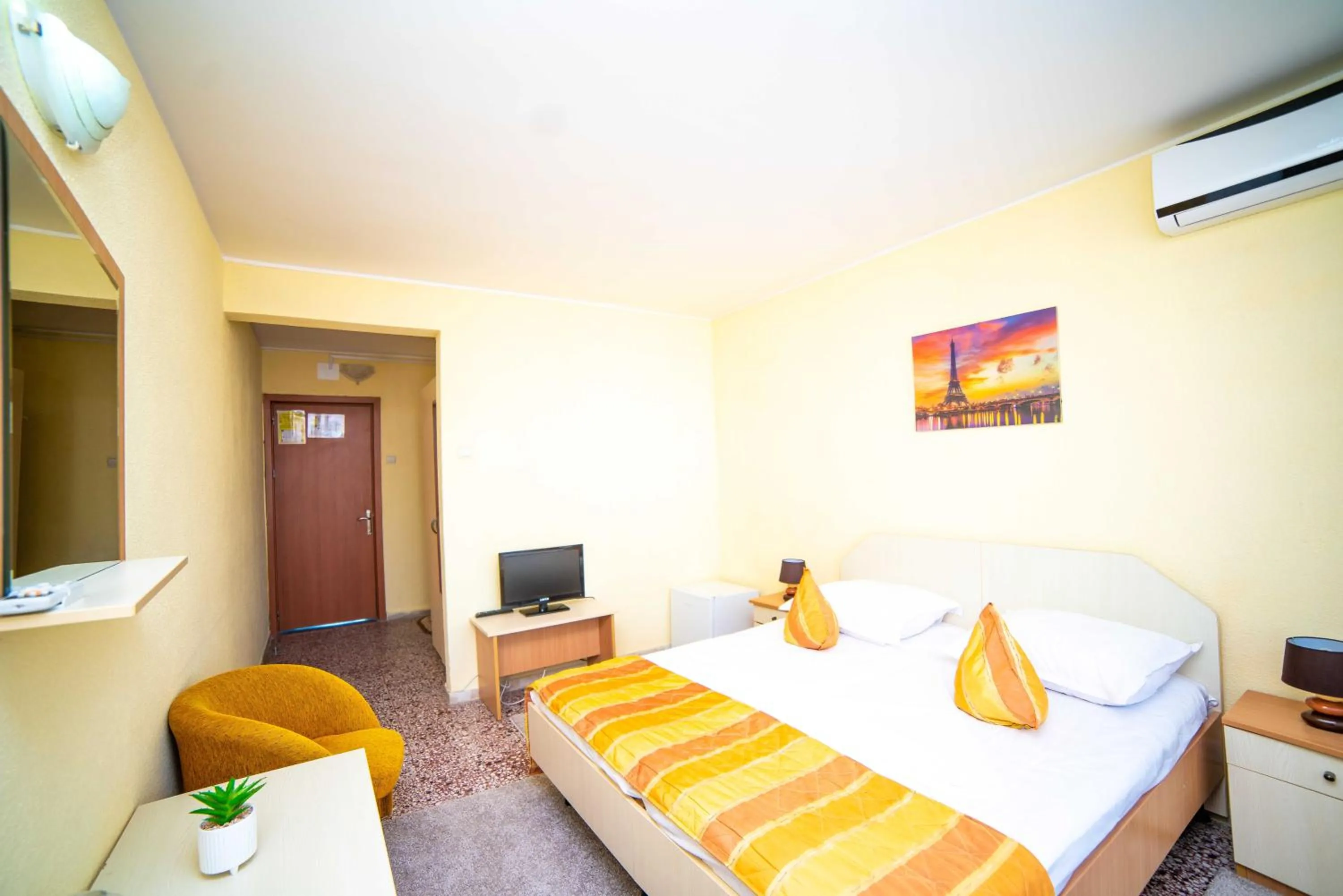 Bed in Hotel Meteor