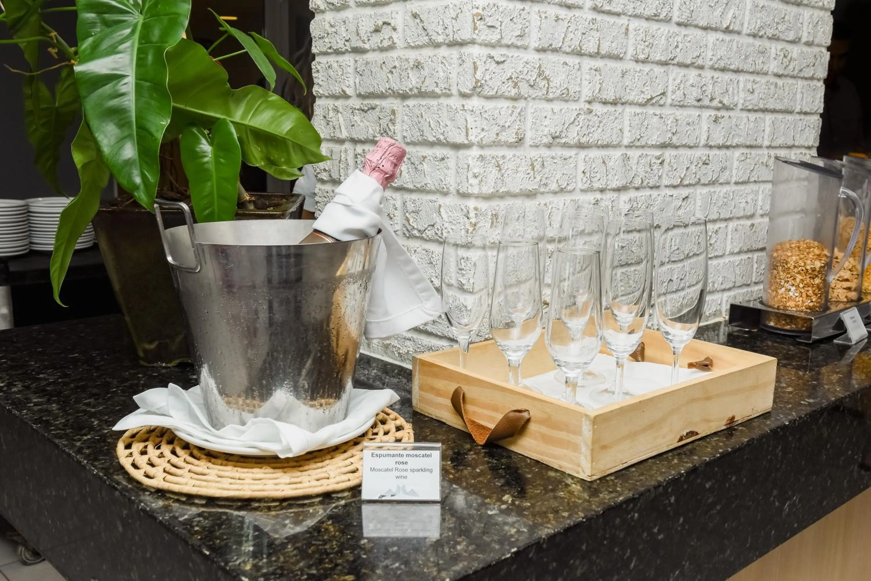 Restaurant/places to eat in Gran Mareiro Hotel