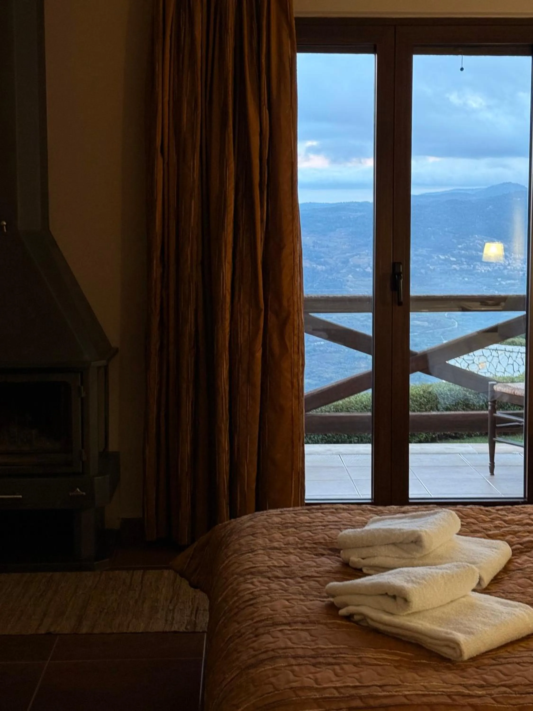 Bed in Hotel Iliovasilema