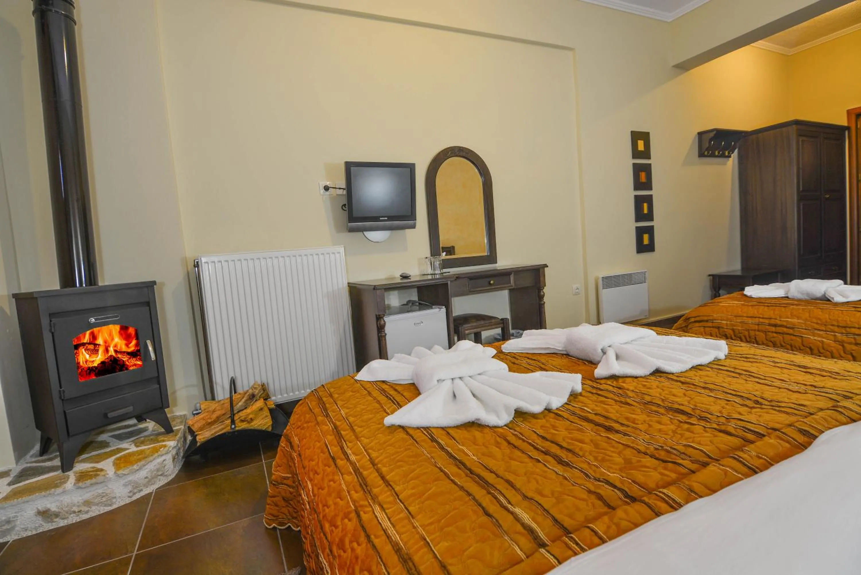 Bed in Hotel Iliovasilema