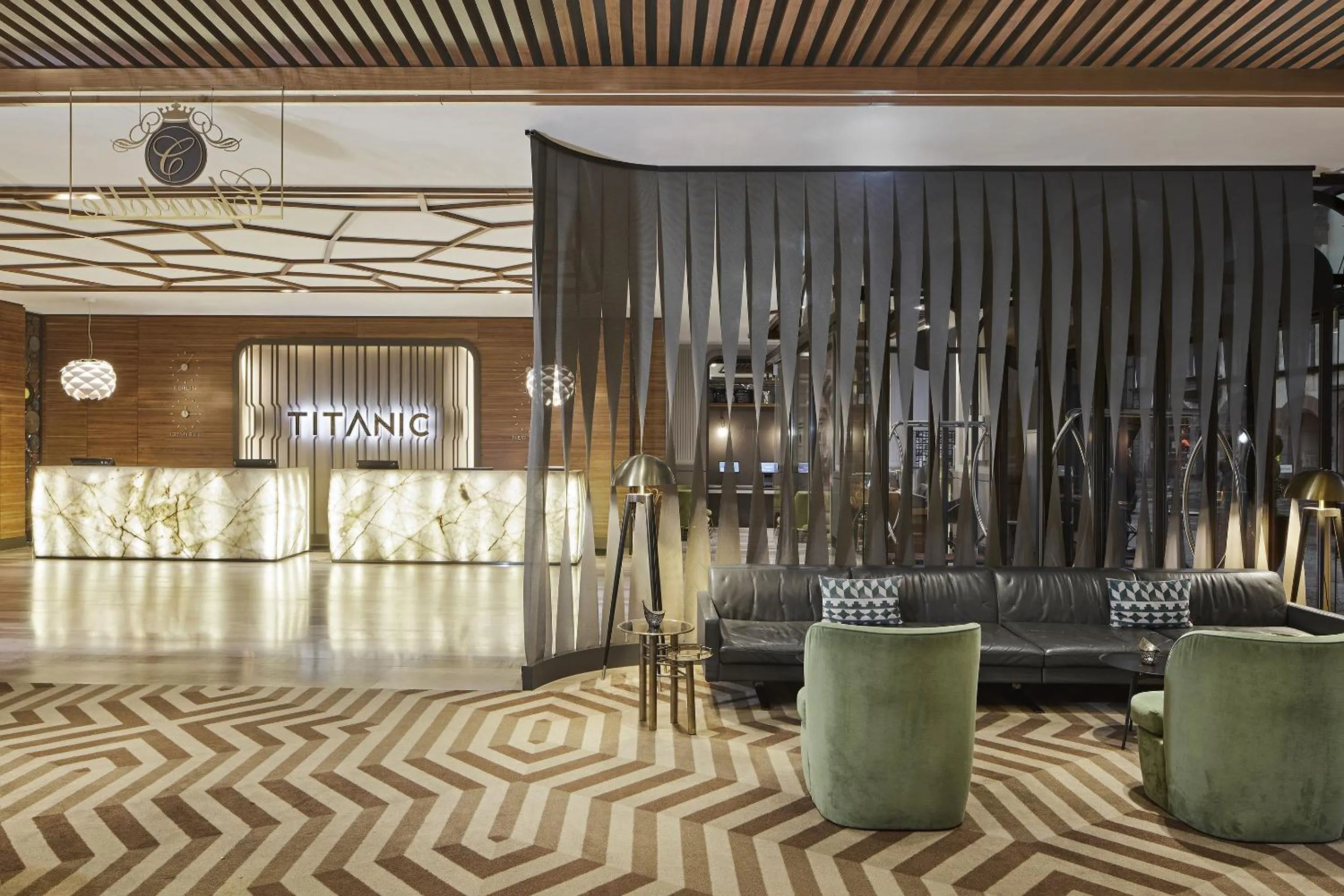 Seating area in TITANIC Chaussee Berlin