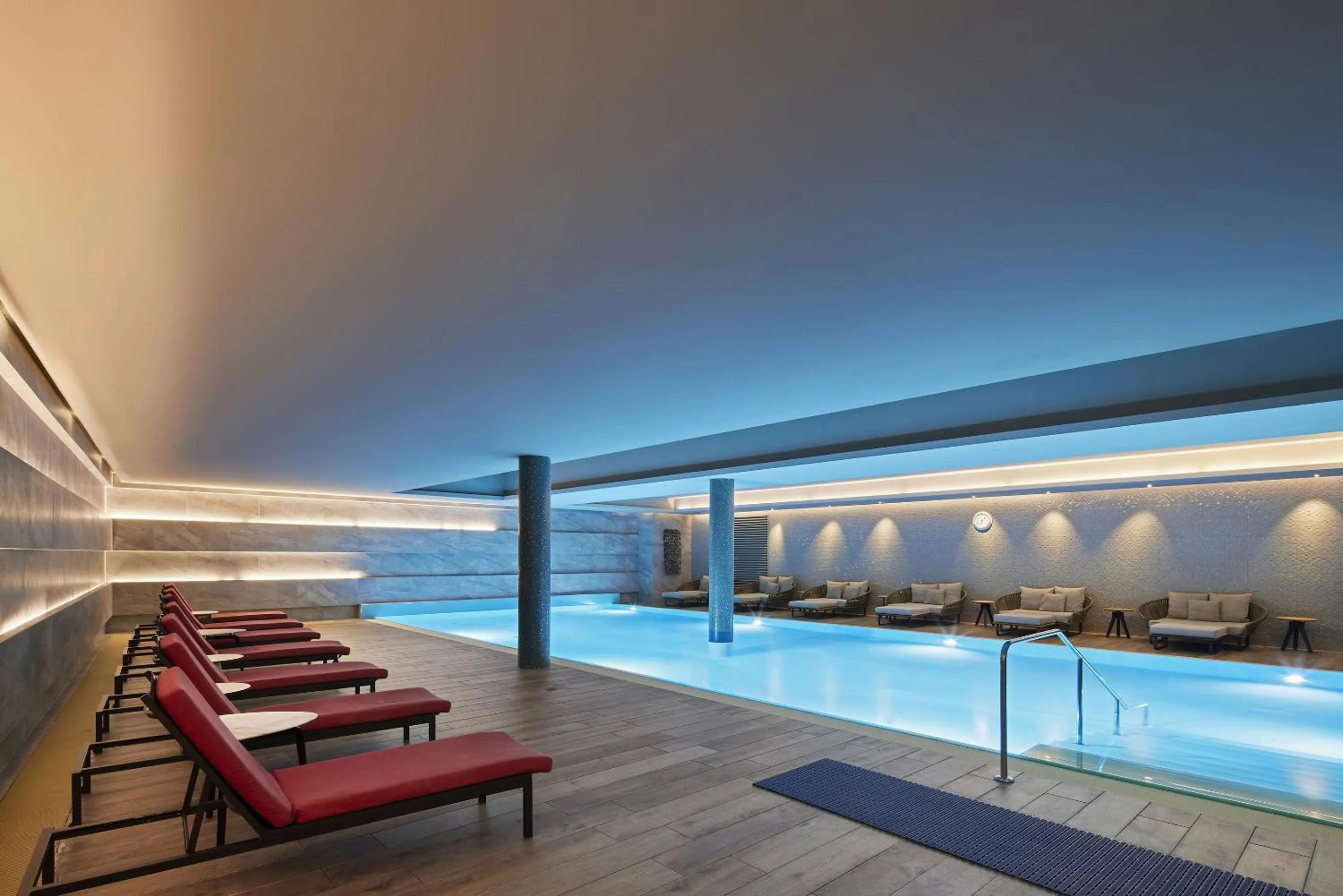 Swimming pool in TITANIC Chaussee Berlin