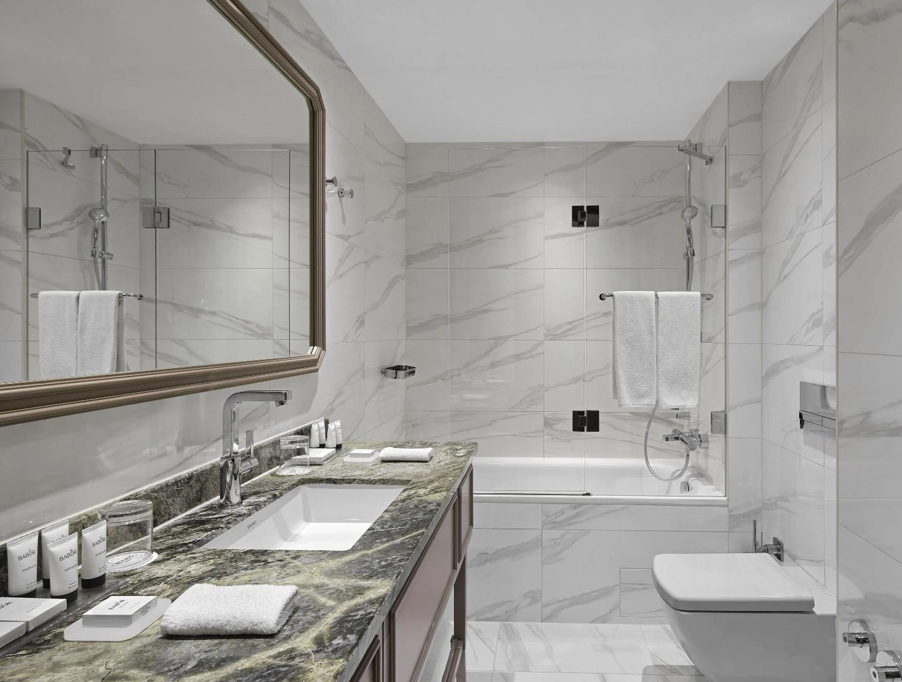 Bathroom in TITANIC Chaussee Berlin