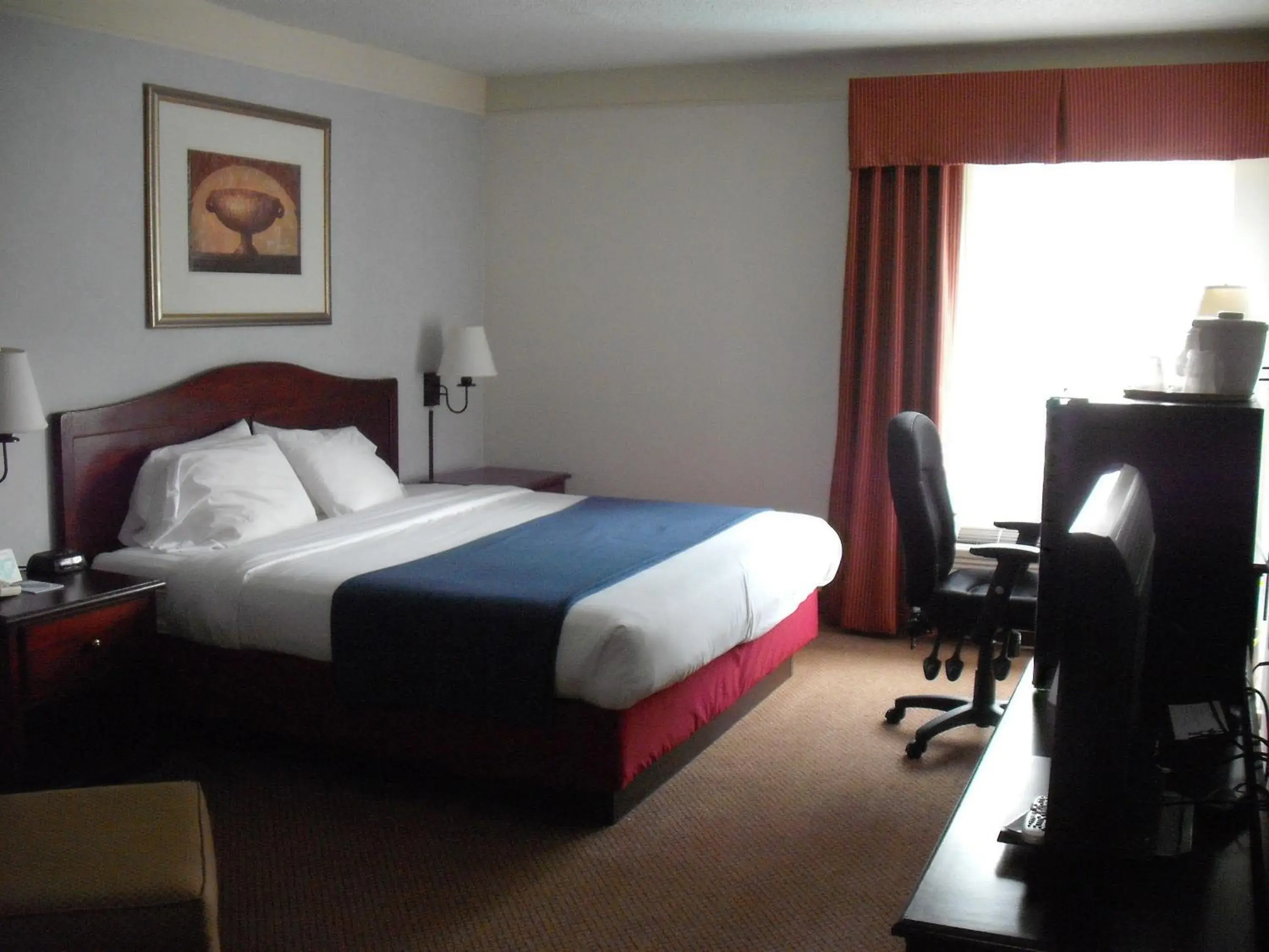 Bedroom, Bed in Mountain Inn & Suites Bedroom, Bed in Mountain Inn & Suites