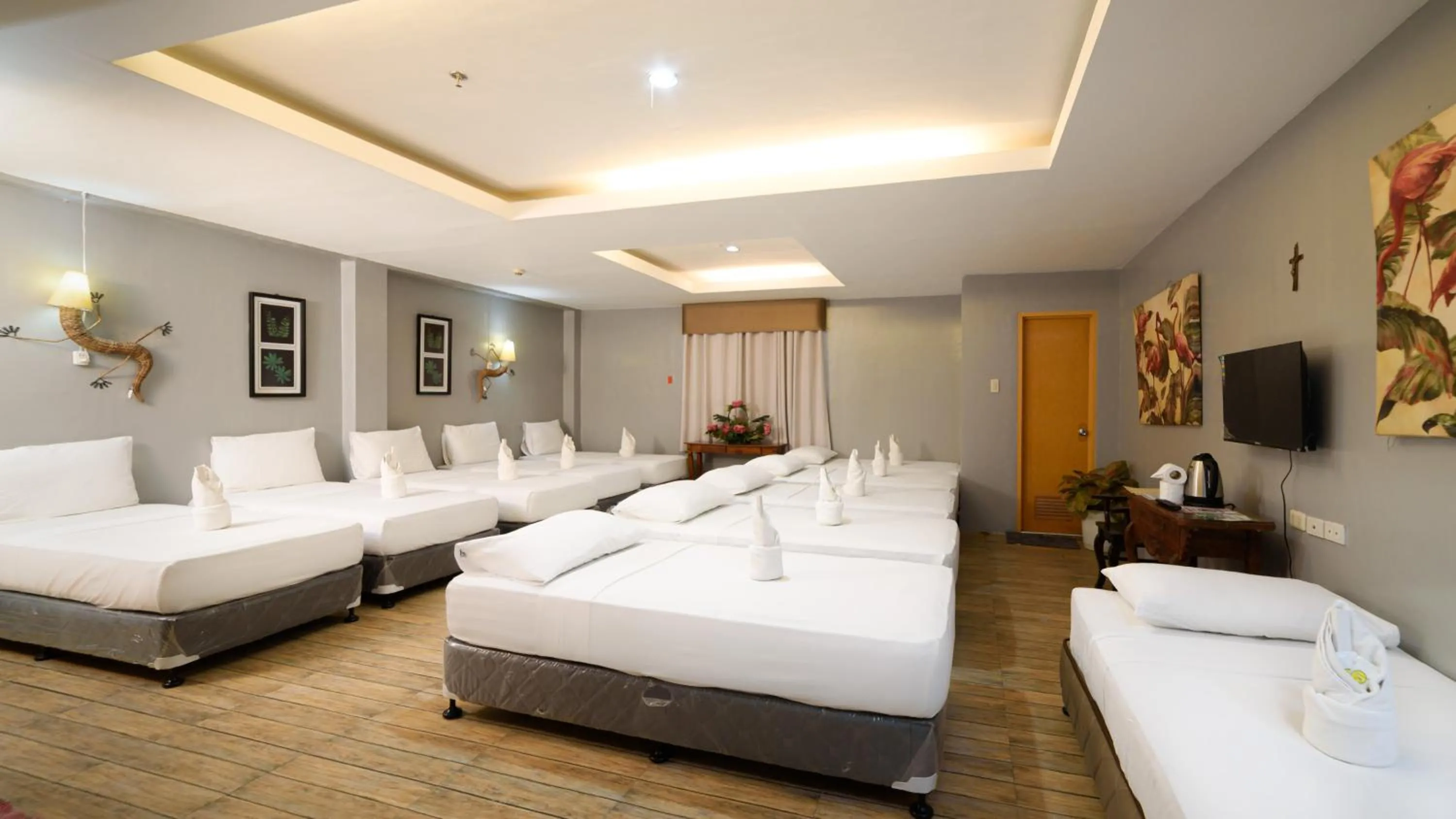 REYNAS THE HAVEN and GARDENS