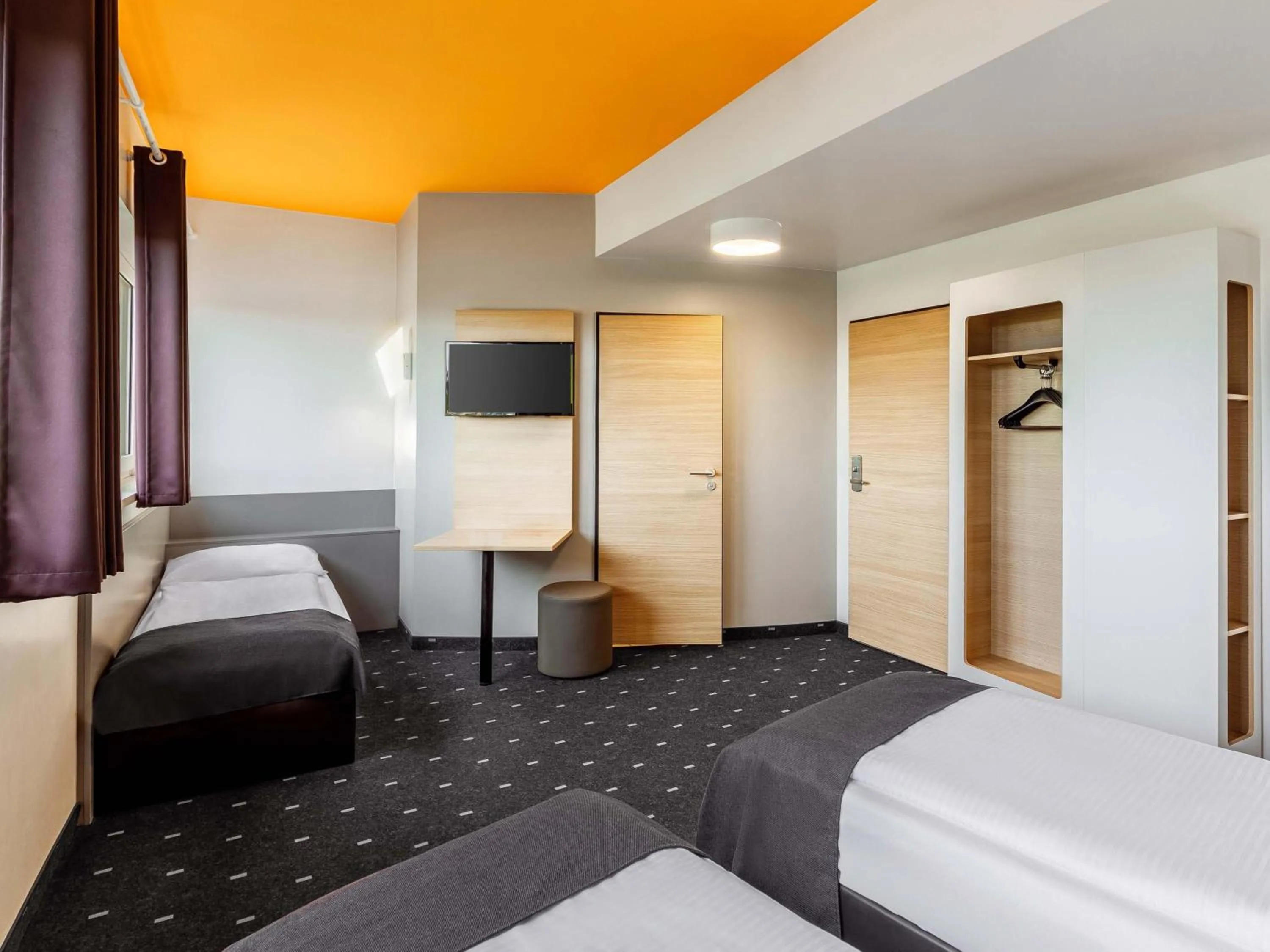 Photo of the whole room, Bed in B&B Hotel Duisburg Hbf-Süd