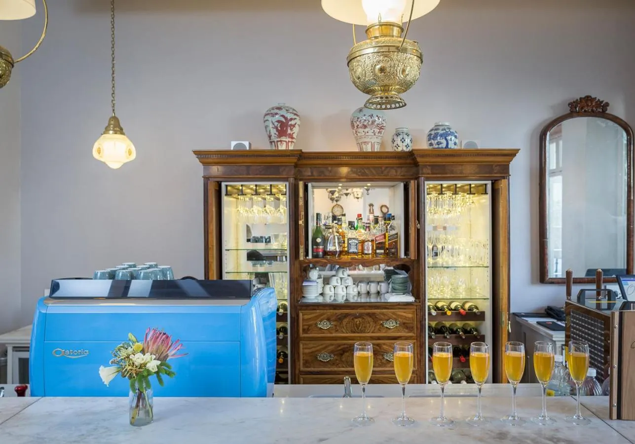 Communal lounge/ TV room in Oude Werf Hotel