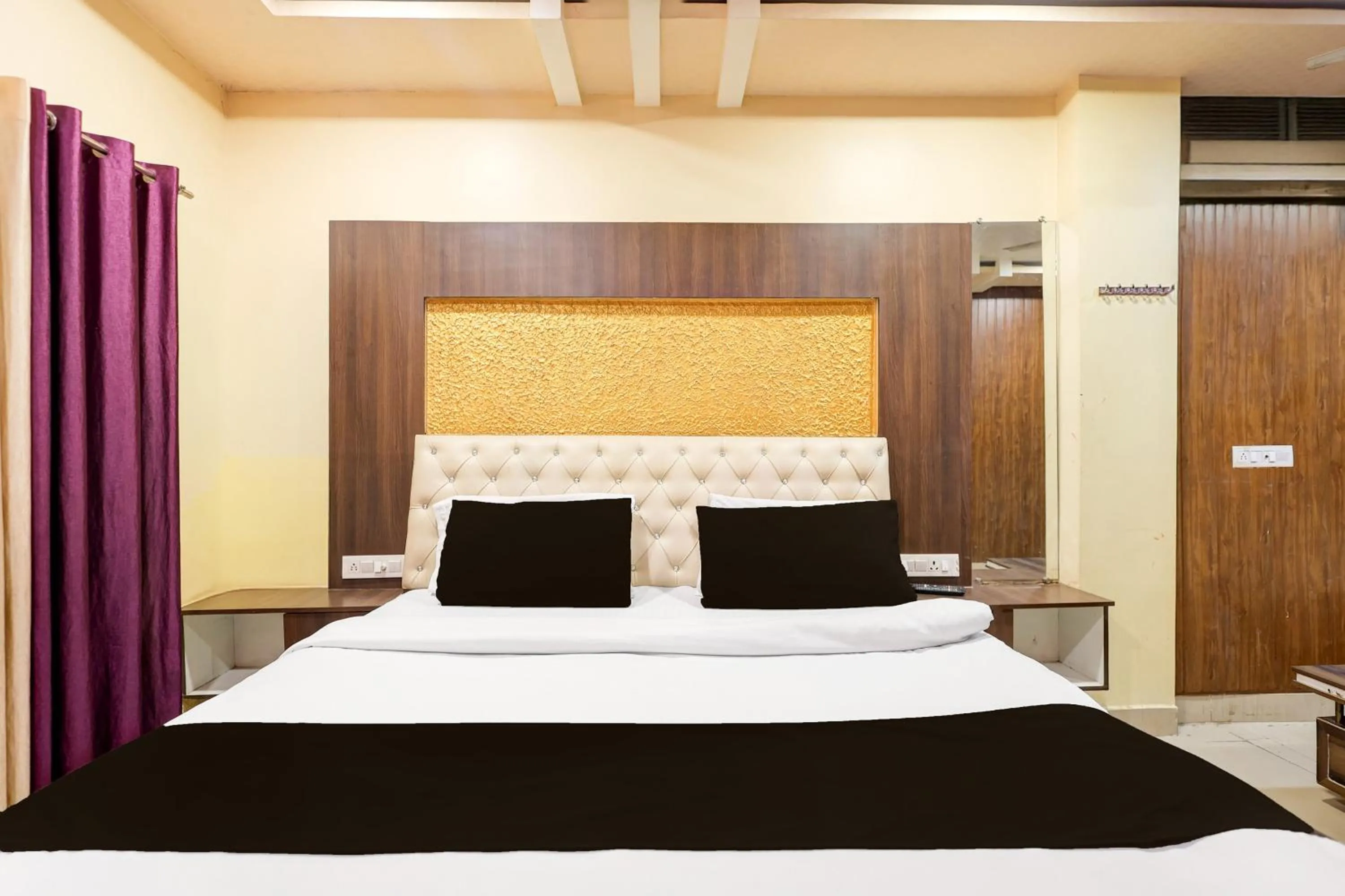 Bedroom in Hotel O Krishna Inn