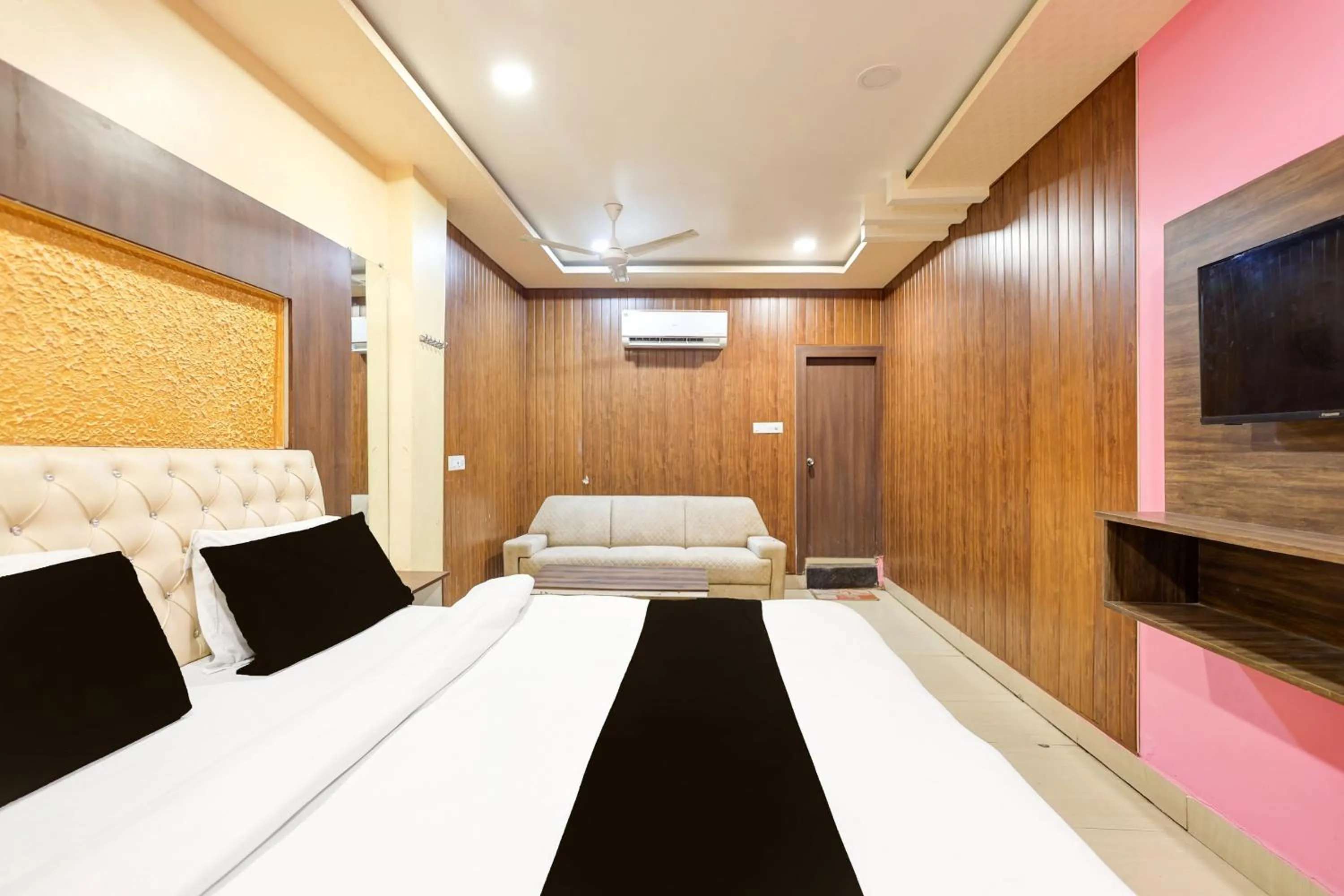 Bedroom in Hotel O Krishna Inn