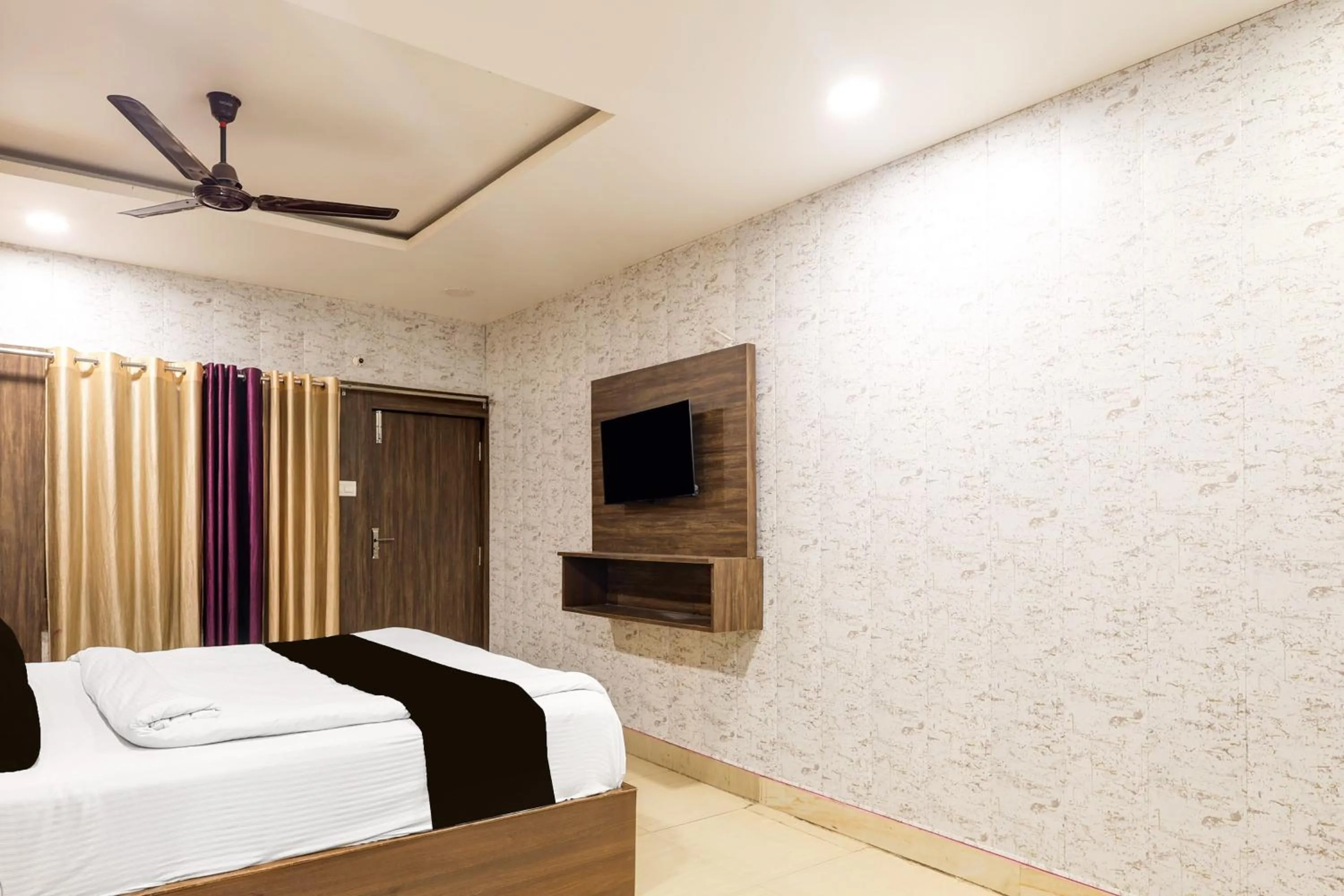 Bedroom in Hotel O Krishna Inn