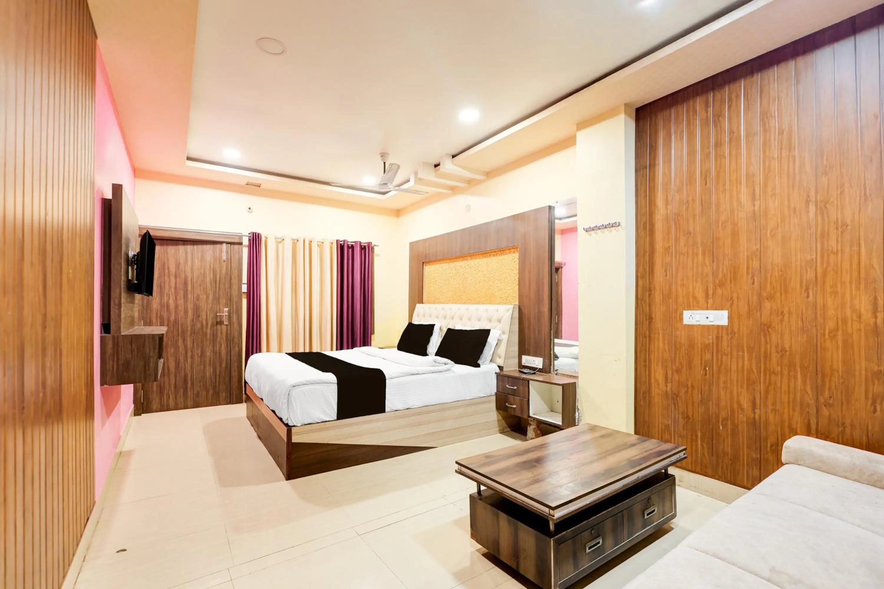 Bedroom in Hotel O Krishna Inn