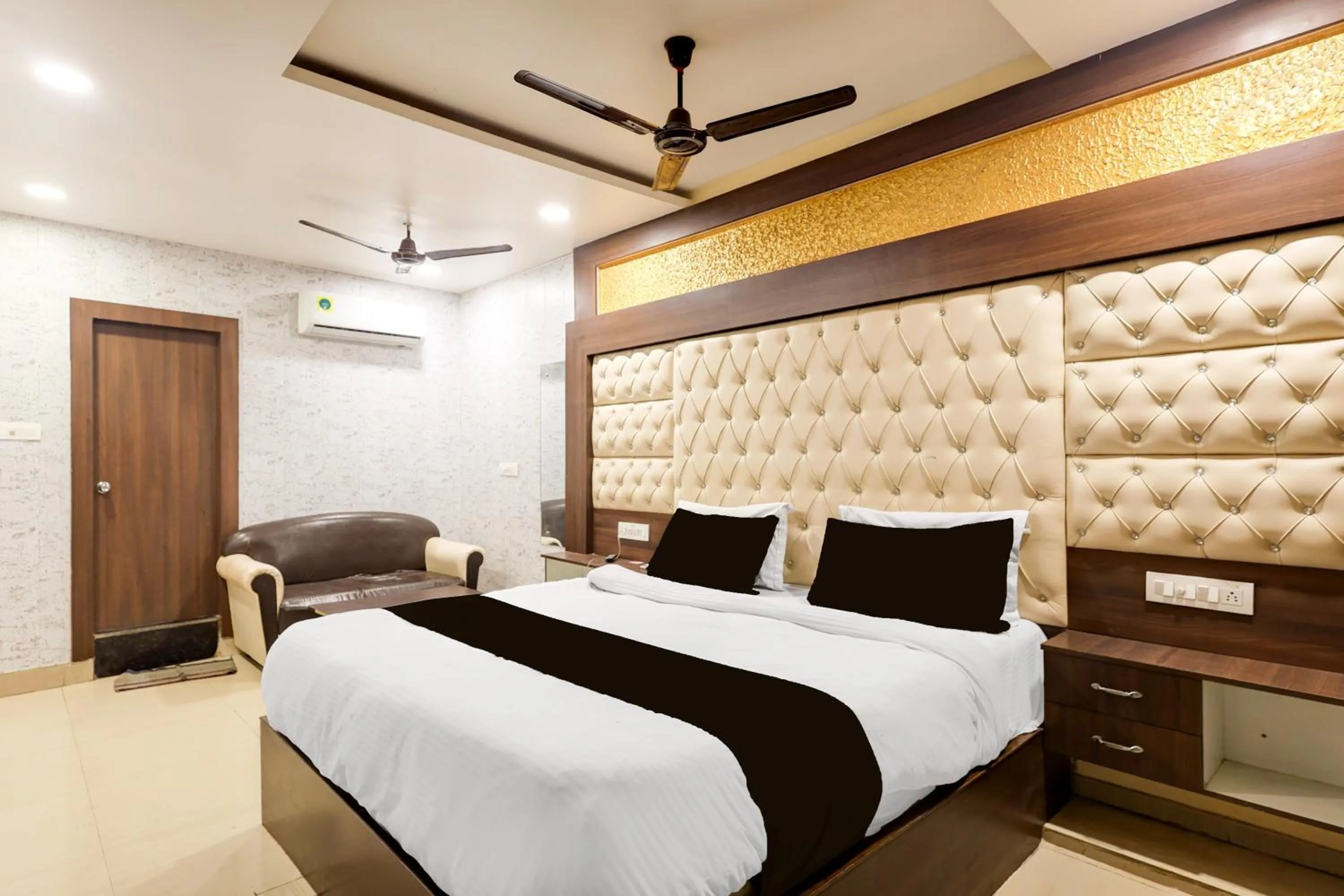 Bedroom in Hotel O Krishna Inn