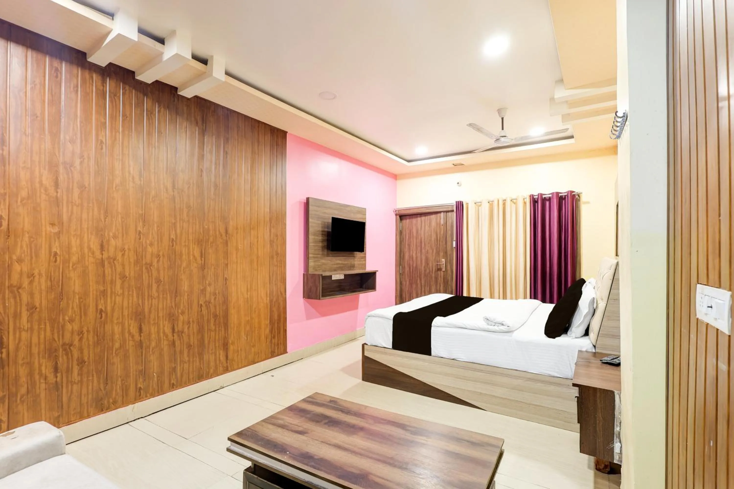 Bedroom in Hotel O Krishna Inn