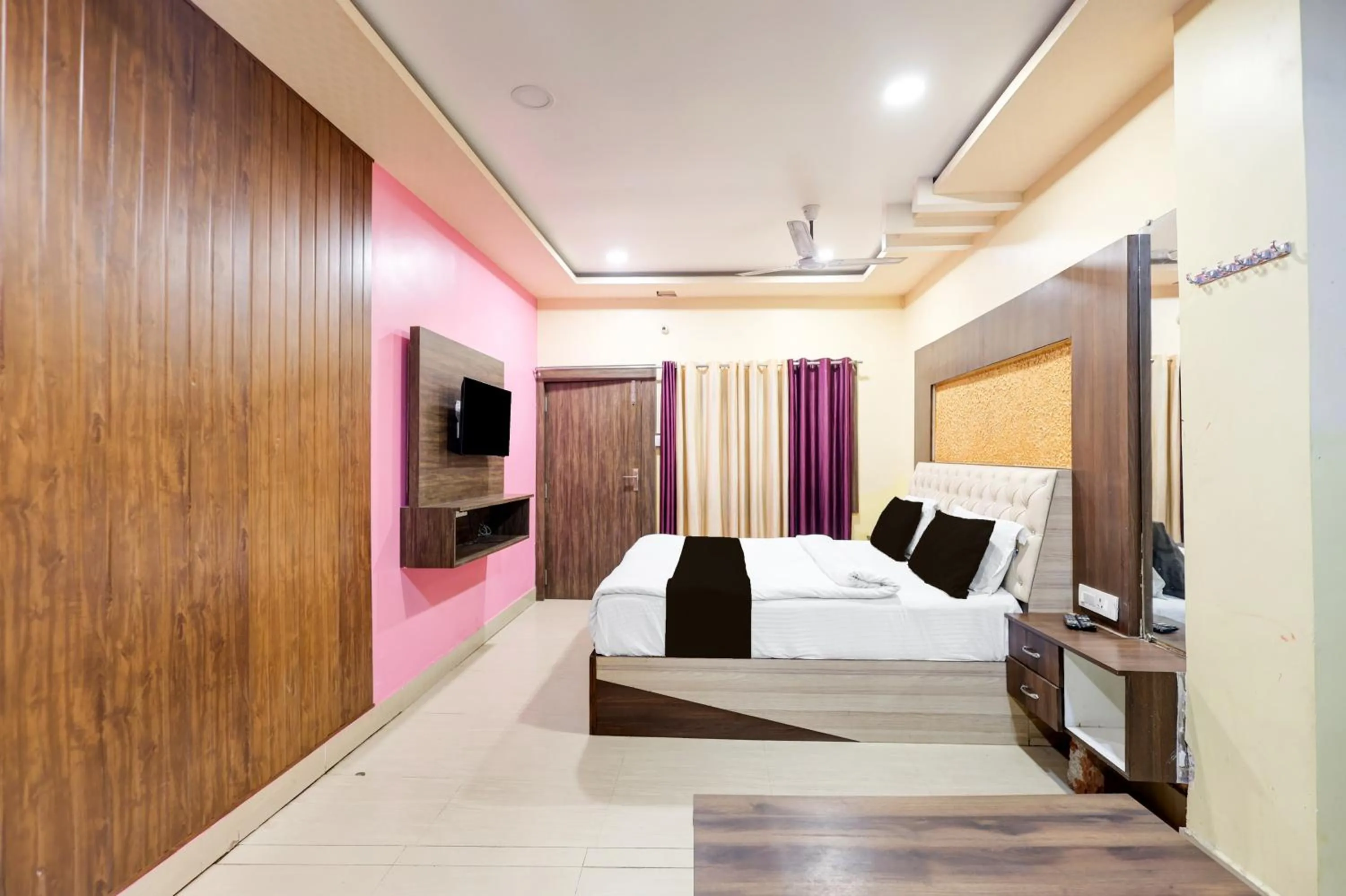 Bedroom in Hotel O Krishna Inn