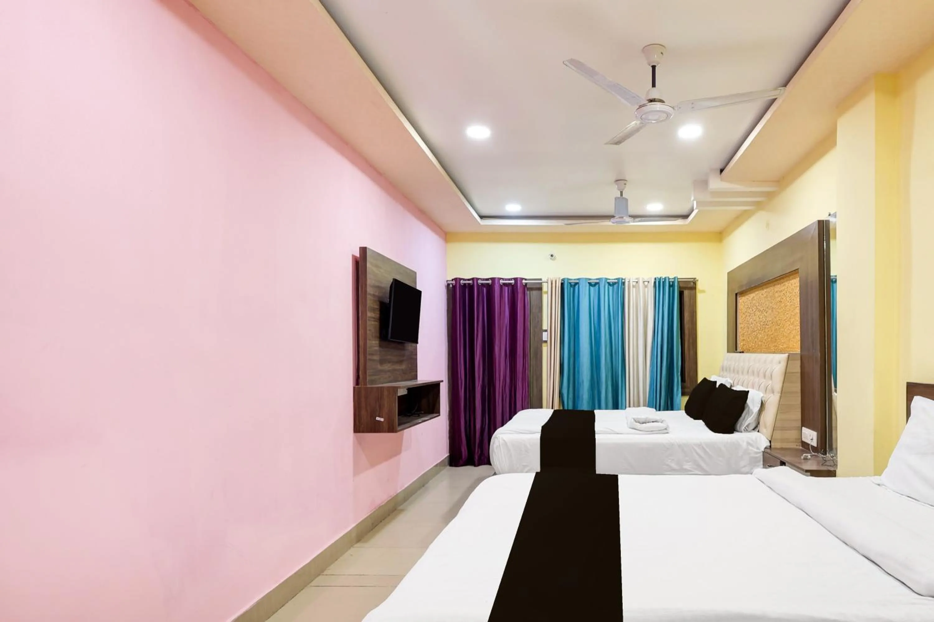 Bedroom in Hotel O Krishna Inn