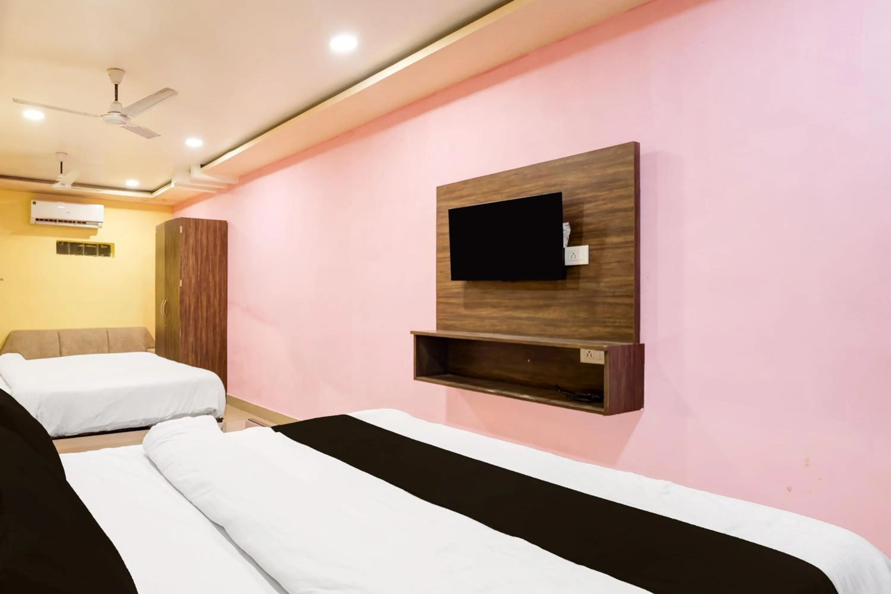 Bedroom in Hotel O Krishna Inn