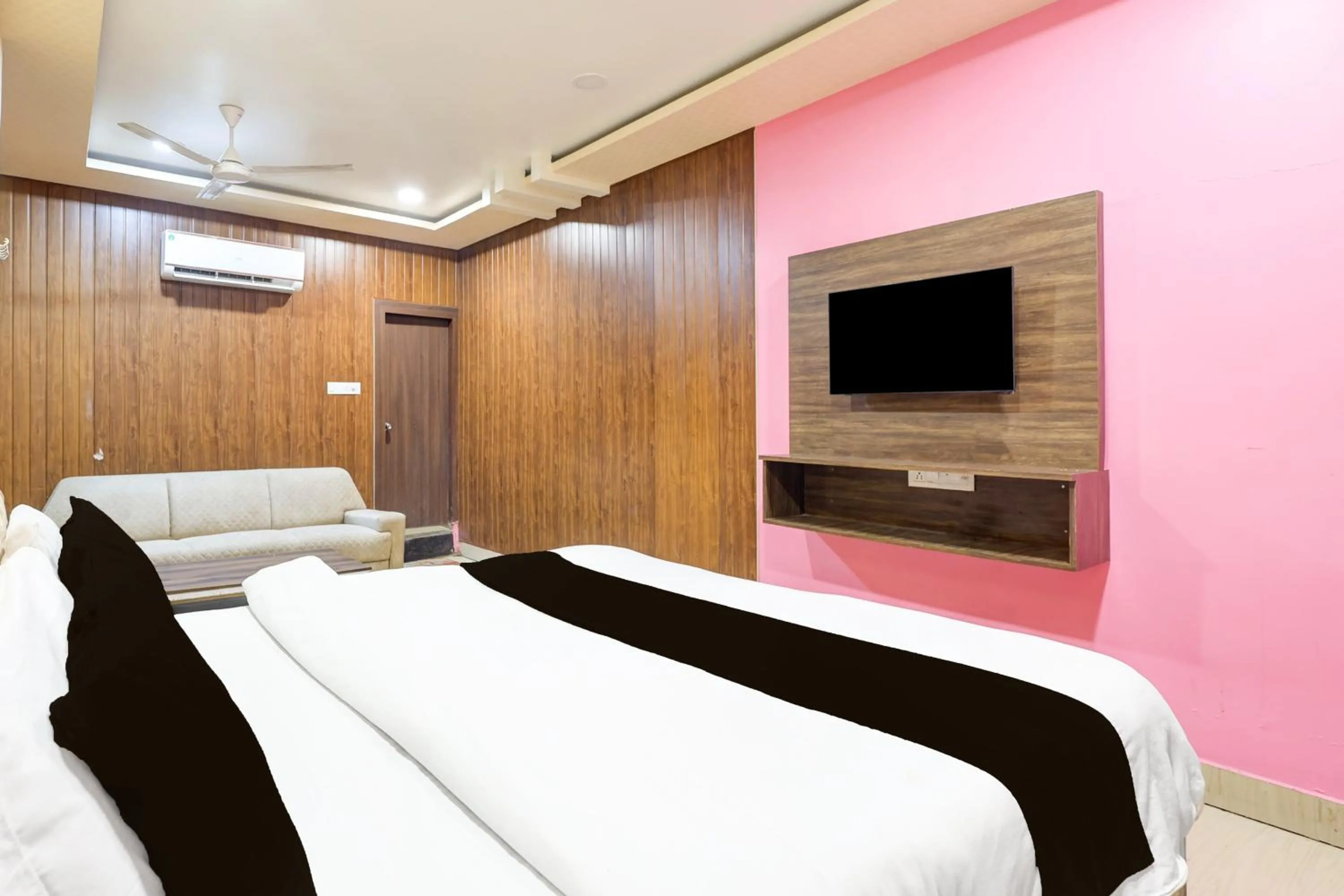 Bedroom in Hotel O Krishna Inn