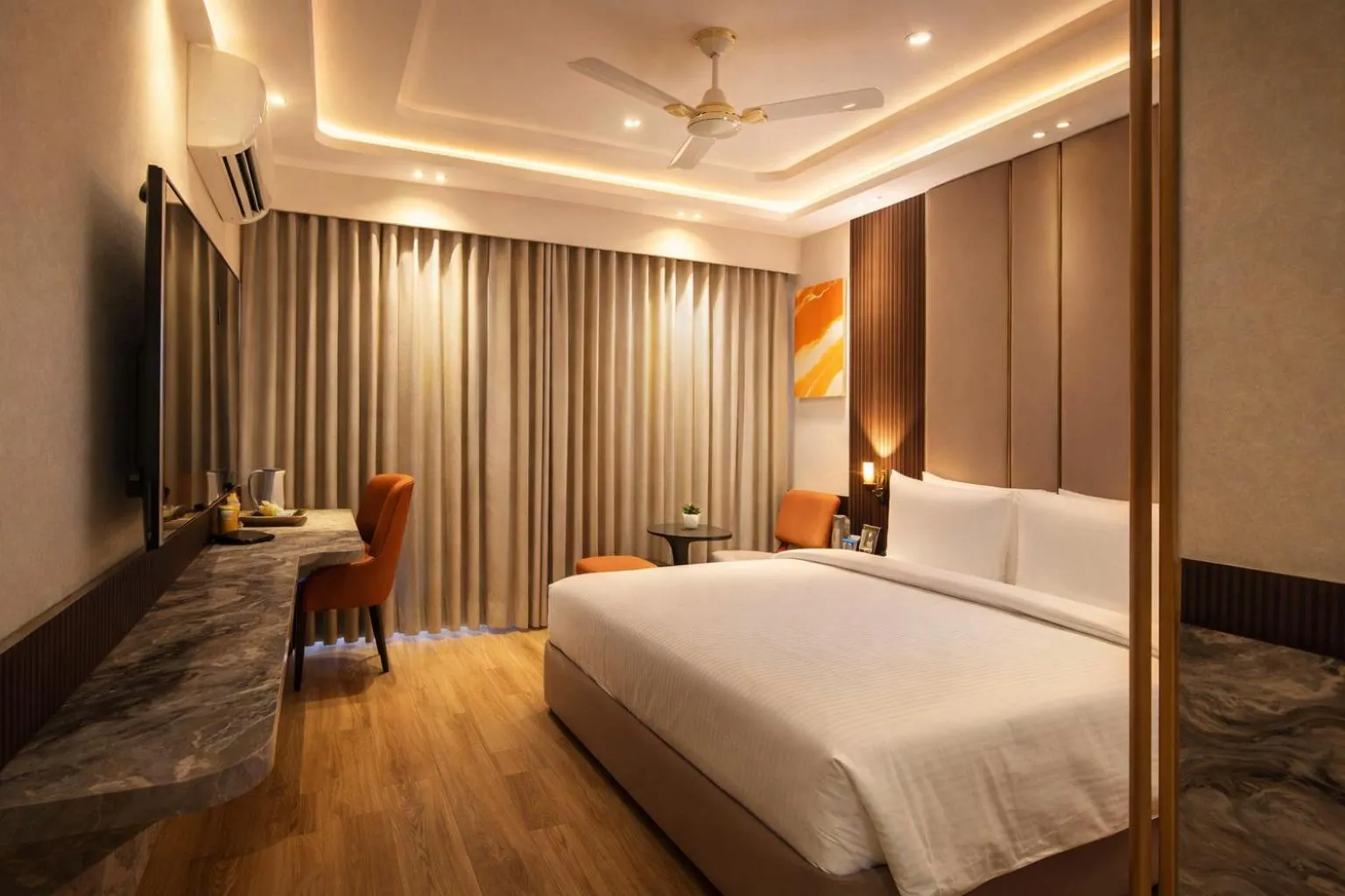 Bedroom, Bed in Tulip Inn Gurugram Sector 39