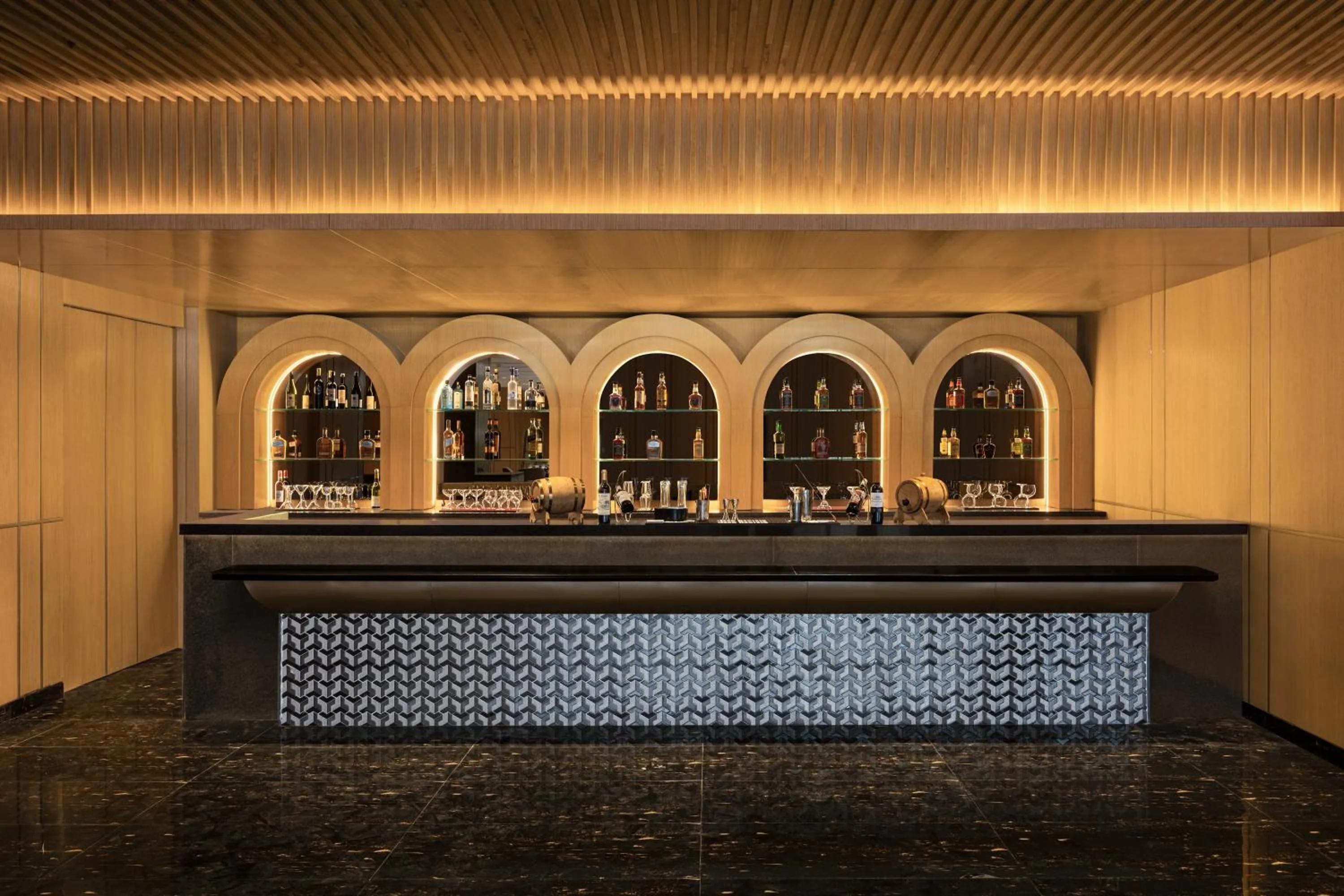 Lounge or bar in Doubletree By Hilton Bengaluru Airport