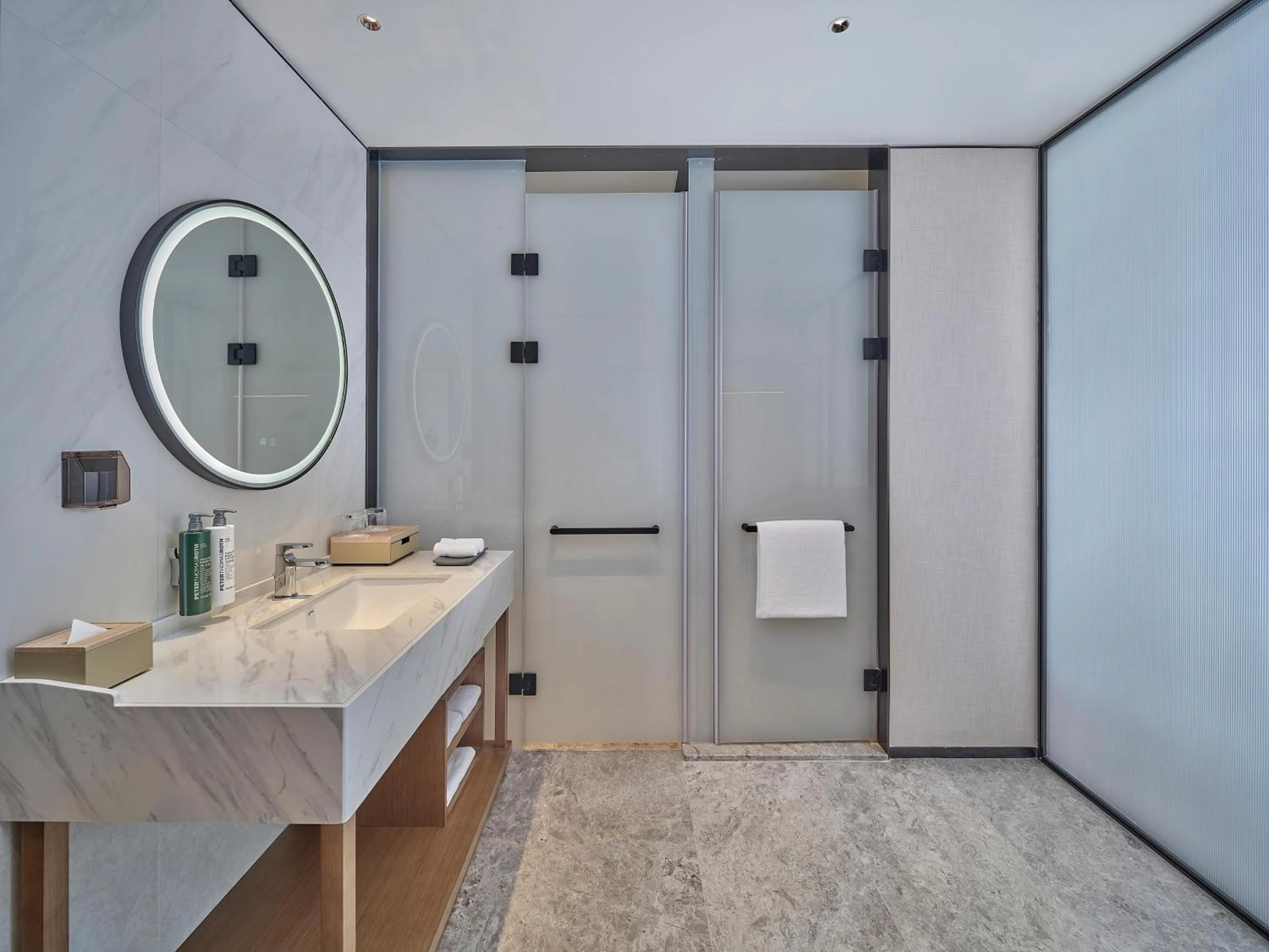 Bathroom in Hilton Garden Inn Guangzhou Baiyun Airport