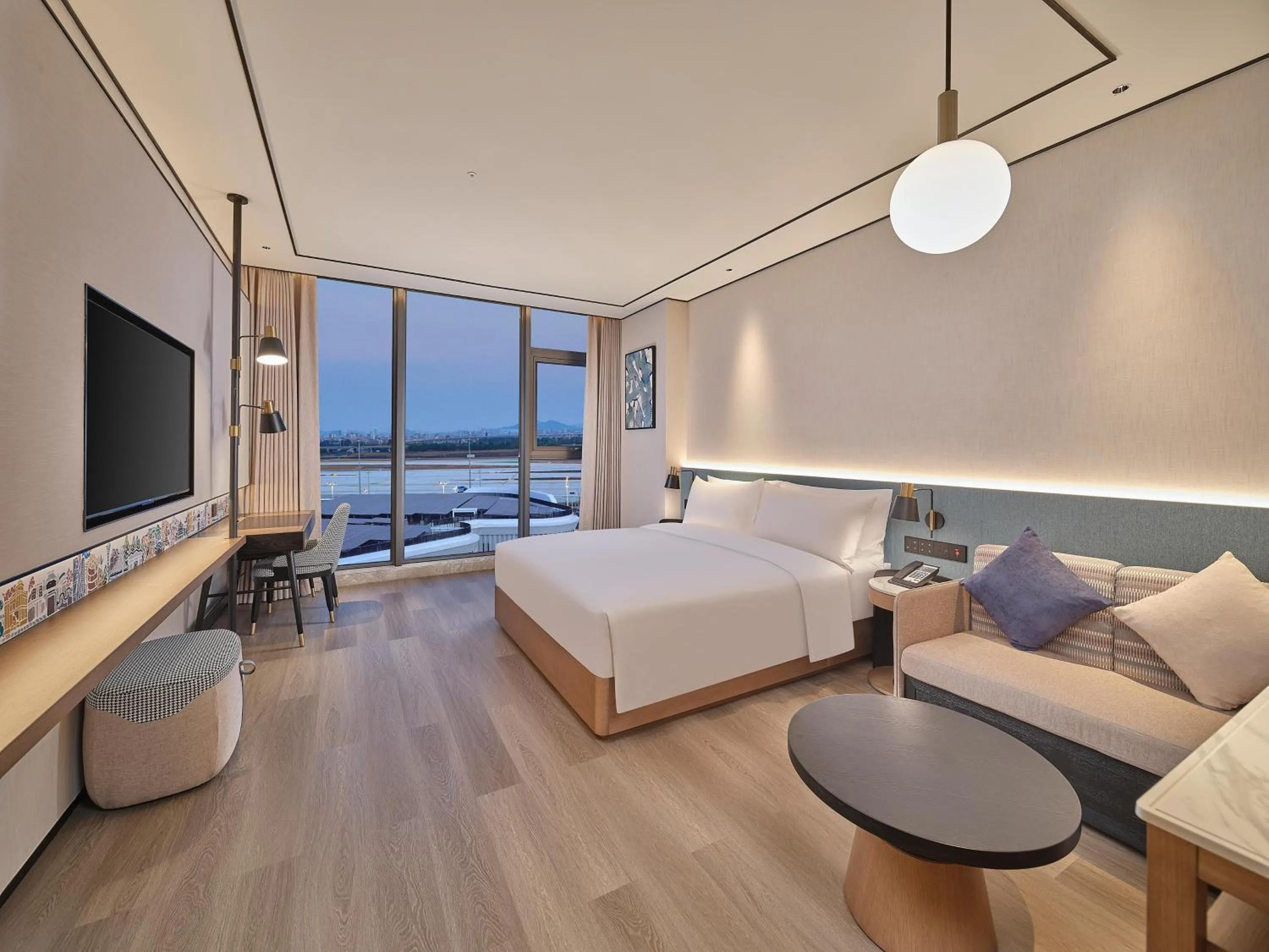 Living room, Bed in Hilton Garden Inn Guangzhou Baiyun Airport
