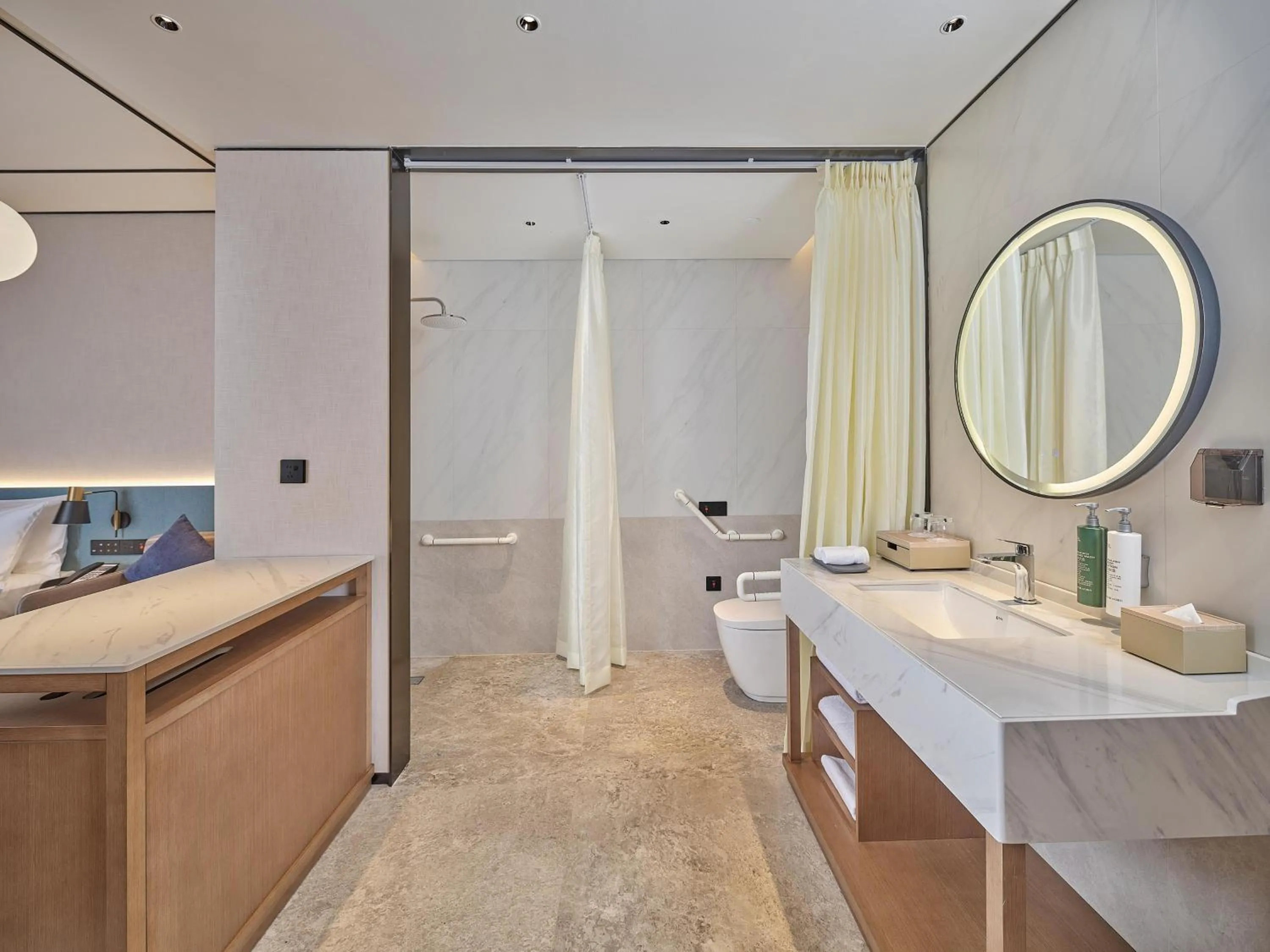 Bathroom in Hilton Garden Inn Guangzhou Baiyun Airport