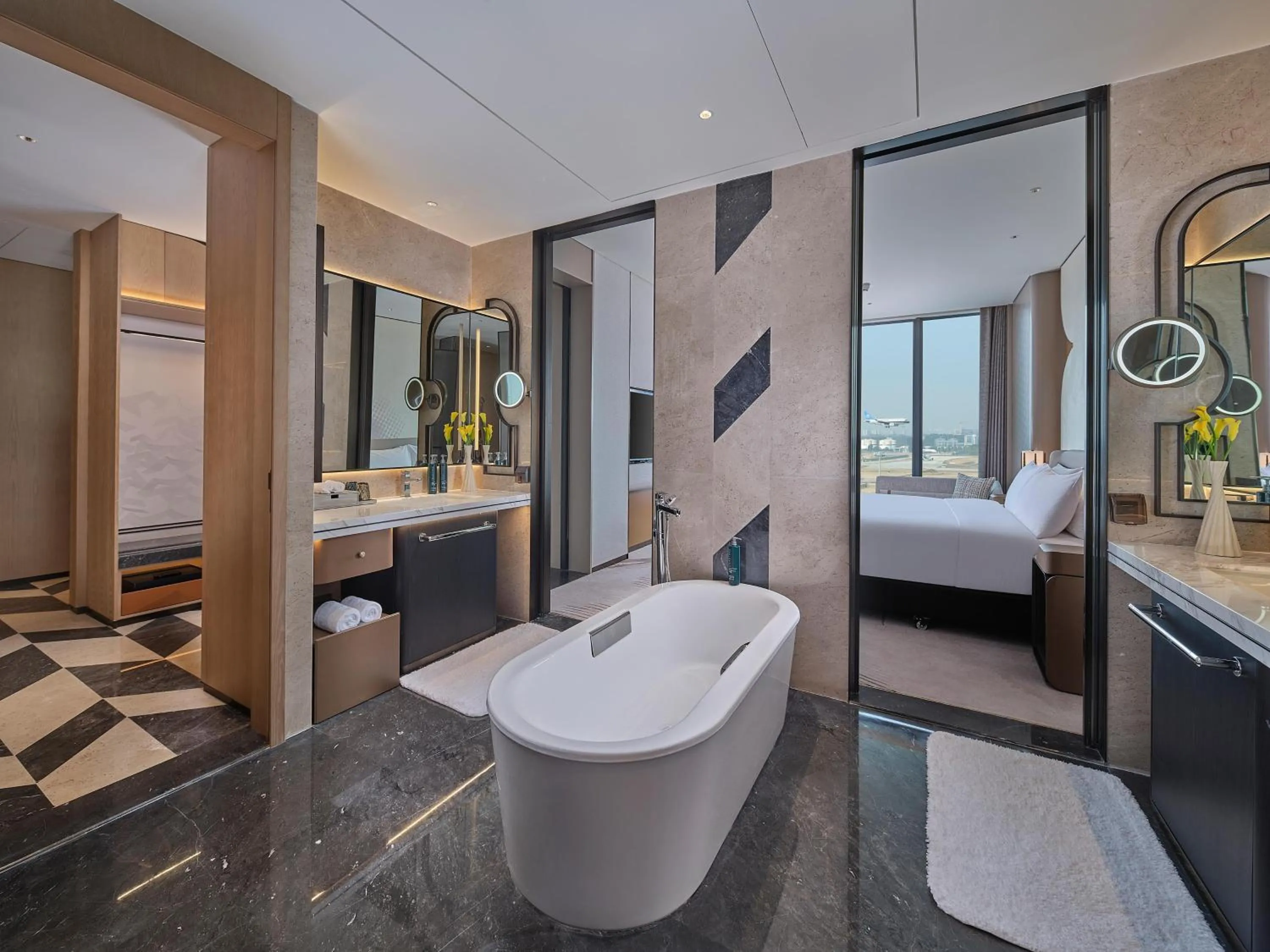 Bathroom, Bed in Hilton Guangzhou Baiyun Airport