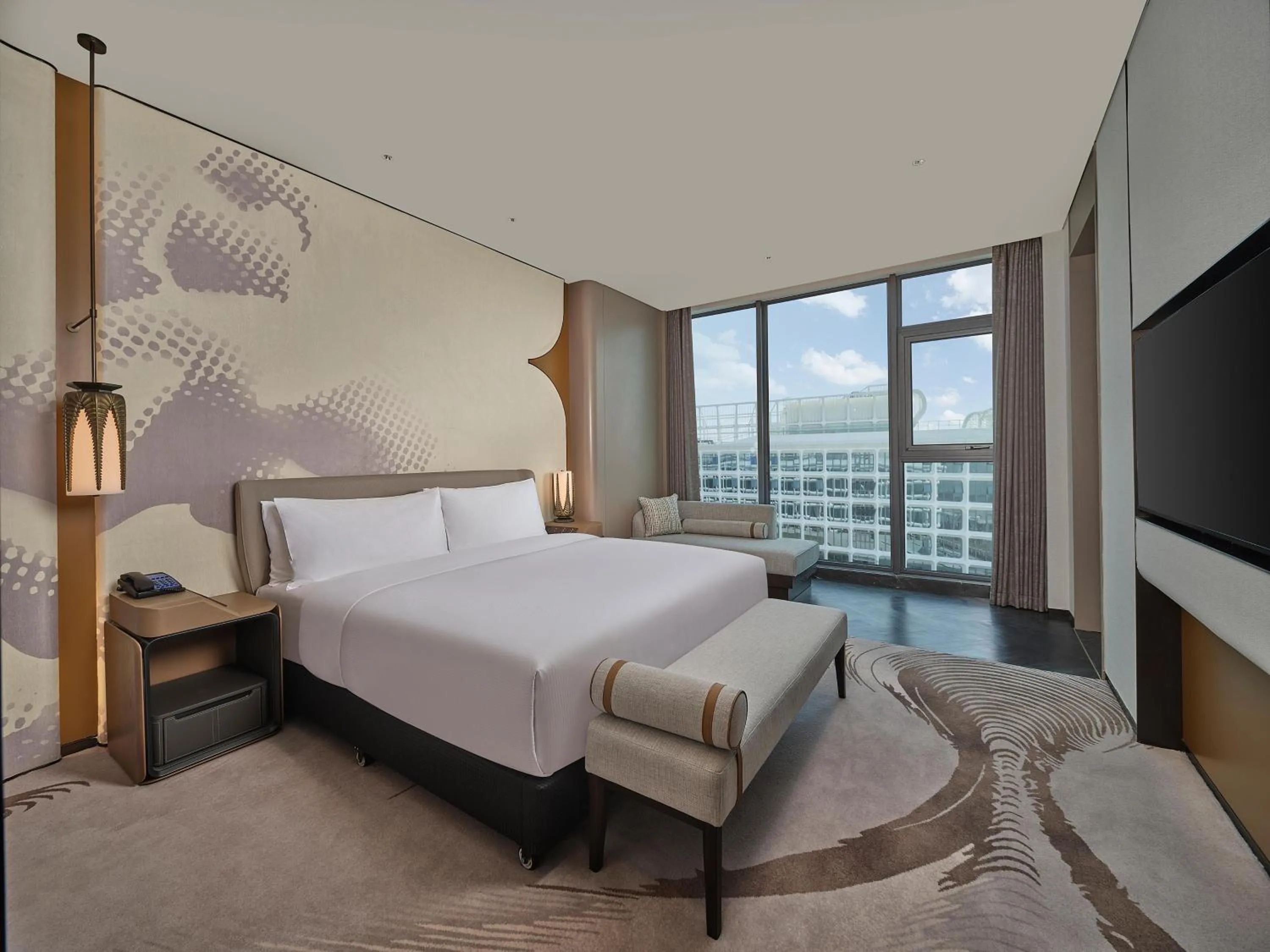 Bed in Hilton Guangzhou Baiyun Airport