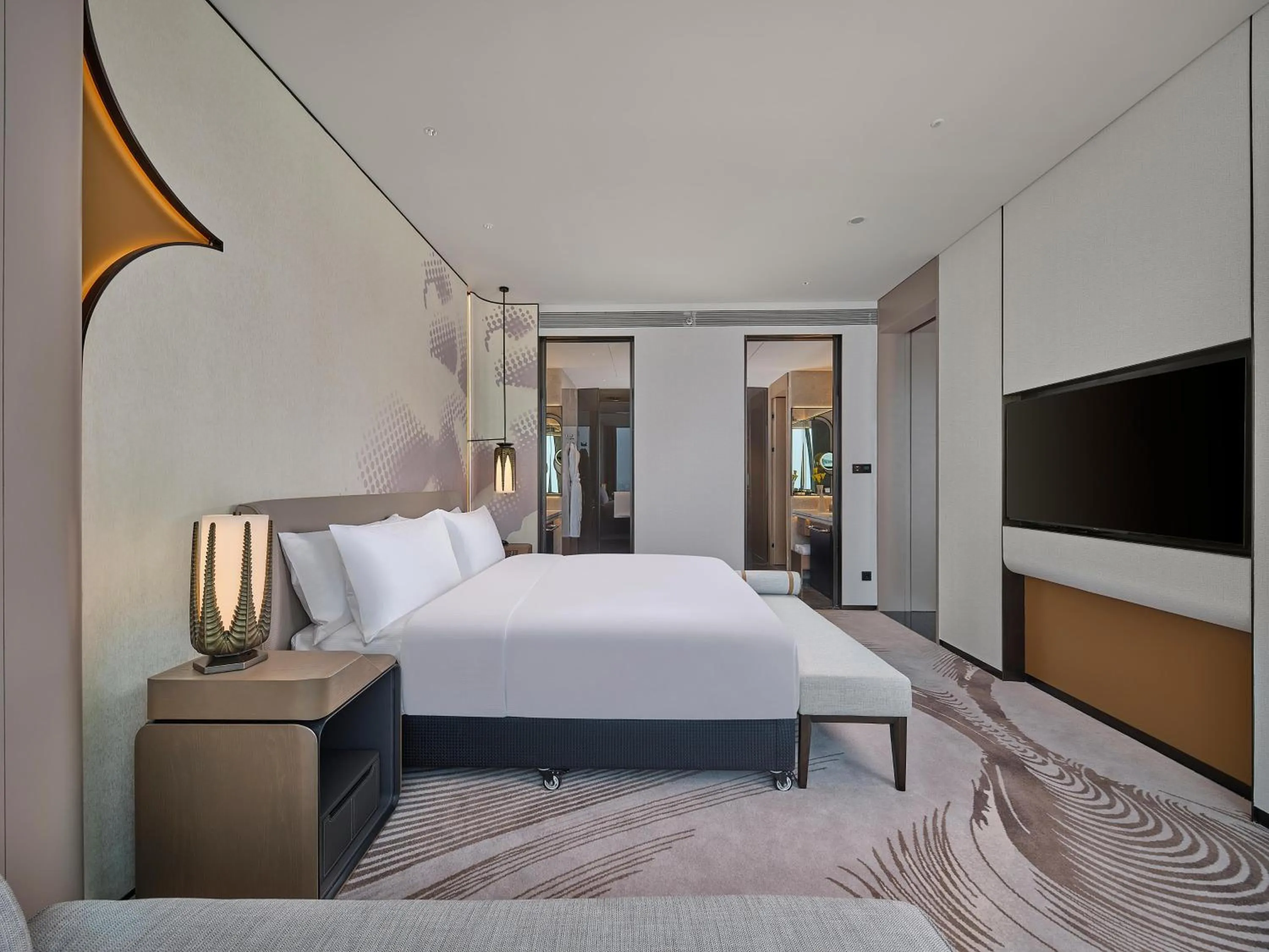 Bed in Hilton Guangzhou Baiyun Airport