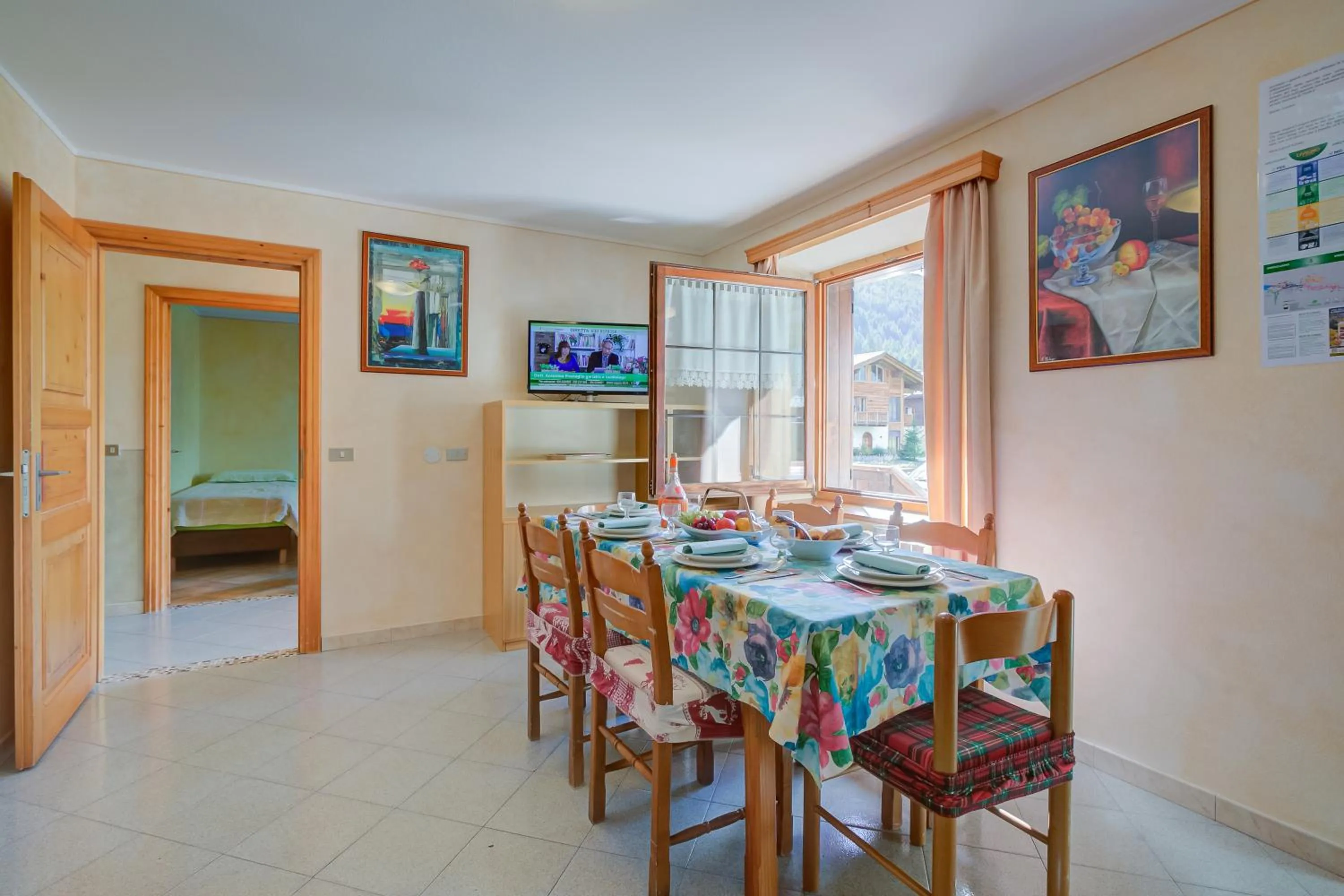 Dining area in Rododendro