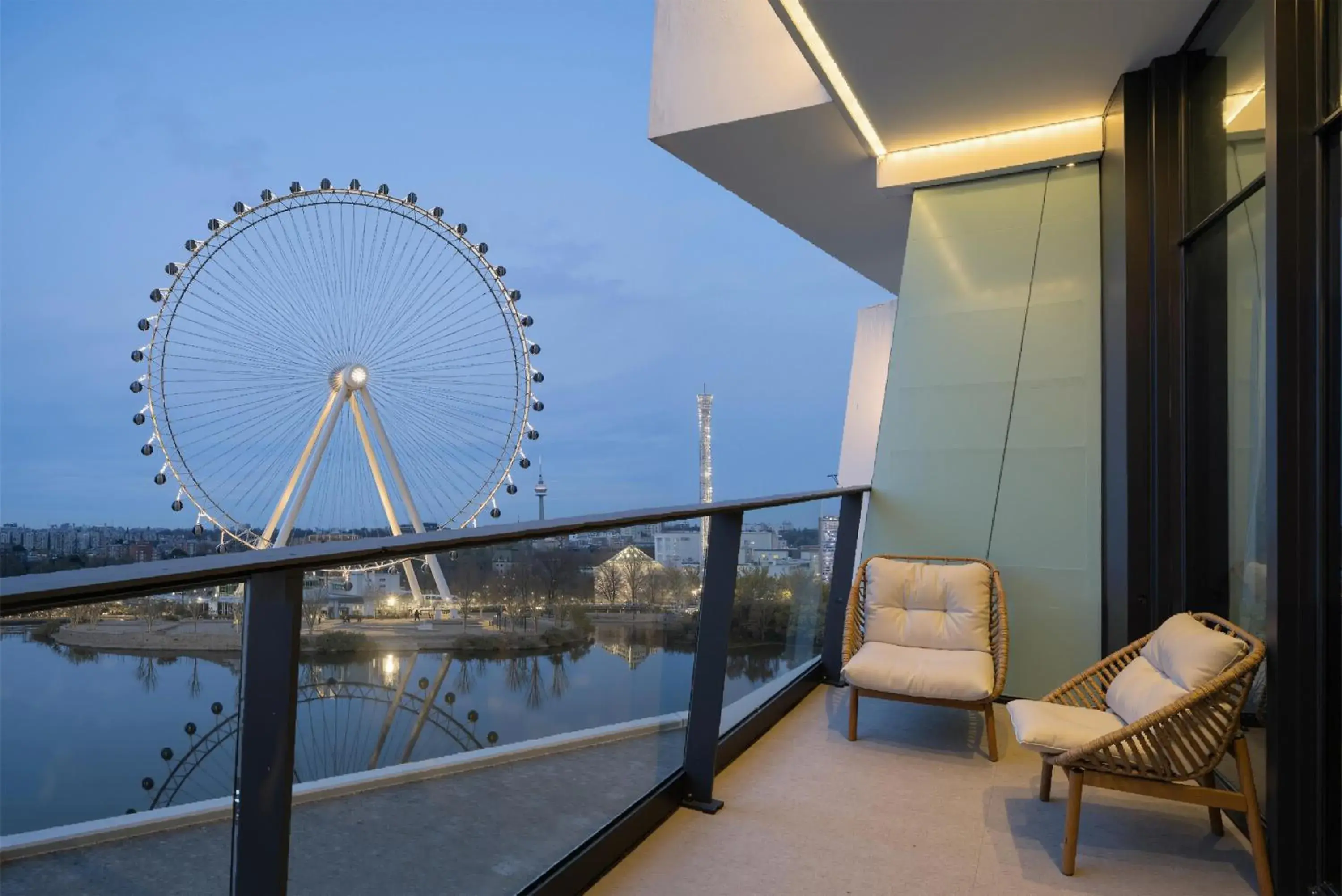 King Guest Room with Balcony in Hilton Garden Inn Huangshi Dinosaur Wonderland King Guest Room with Balcony in Hilton Garden Inn Huangshi Dinosaur Wonderland