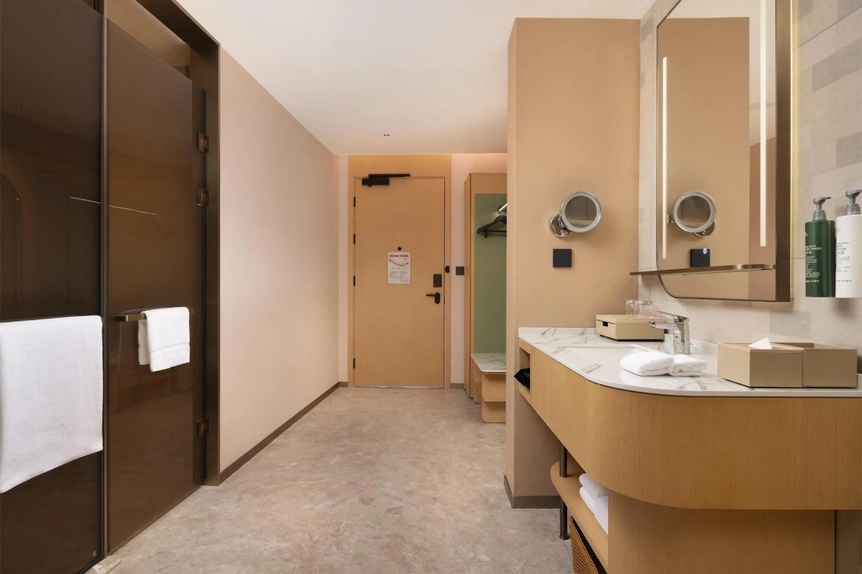 Bathroom in Hilton Garden Inn Huangshi Dinosaur Wonderland