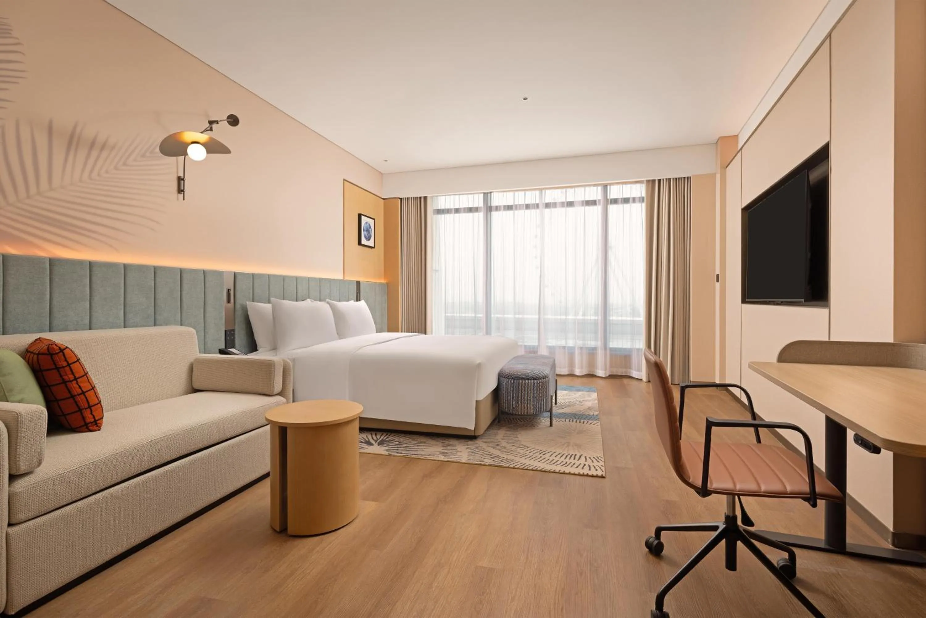 Bedroom, Bed in Hilton Garden Inn Huangshi Dinosaur Wonderland