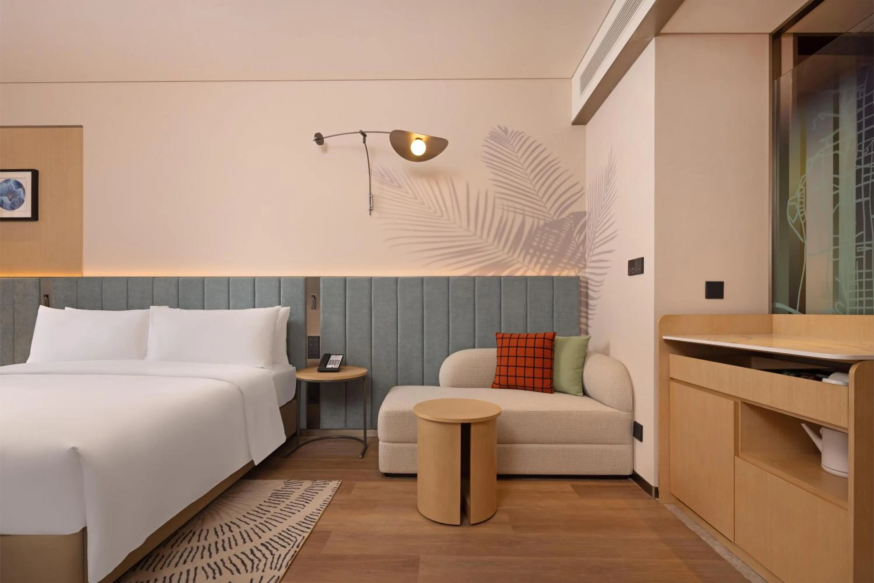 Living room, Bed in Hilton Garden Inn Huangshi Dinosaur Wonderland