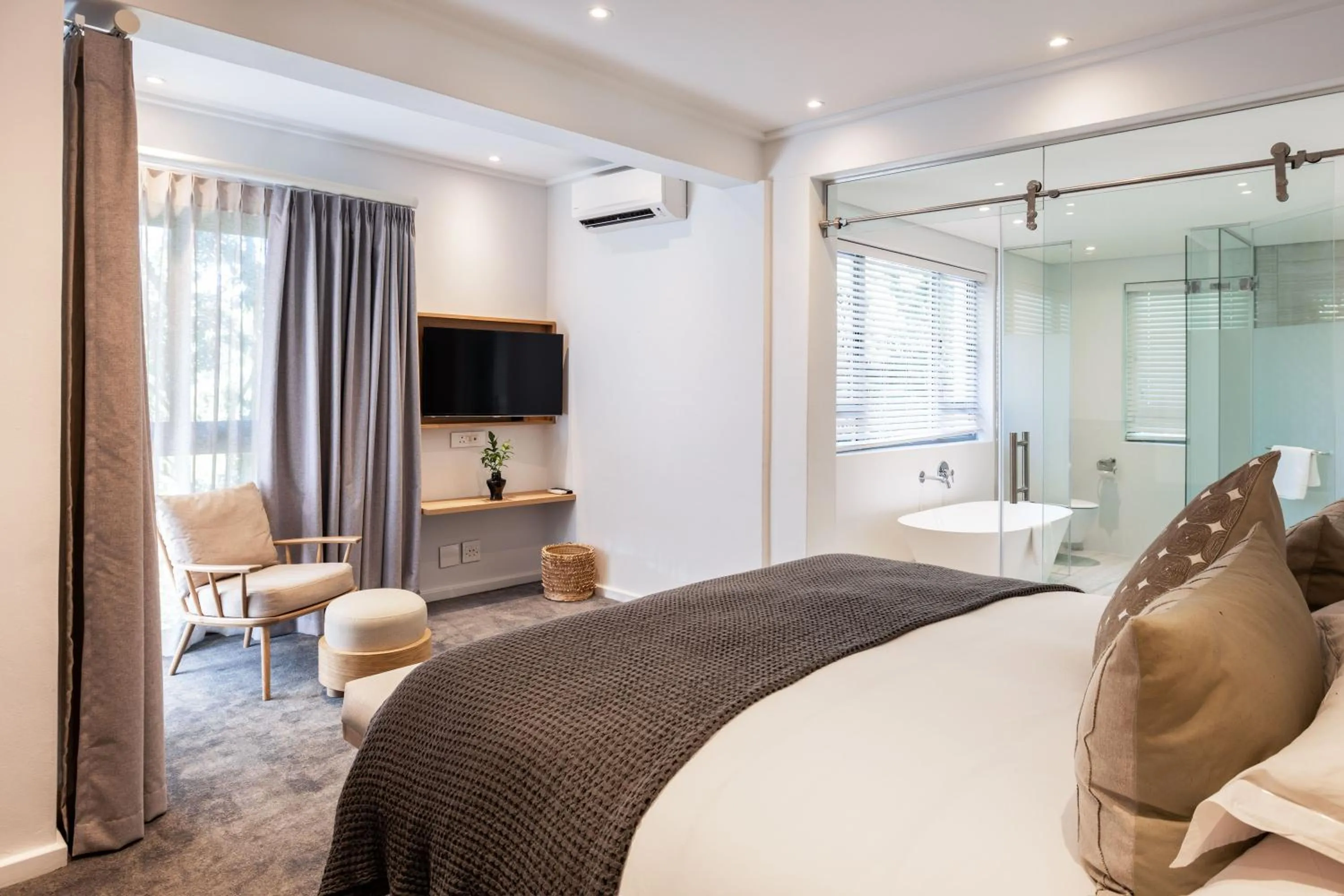 Bedroom, Bed in Vineyard Hotel