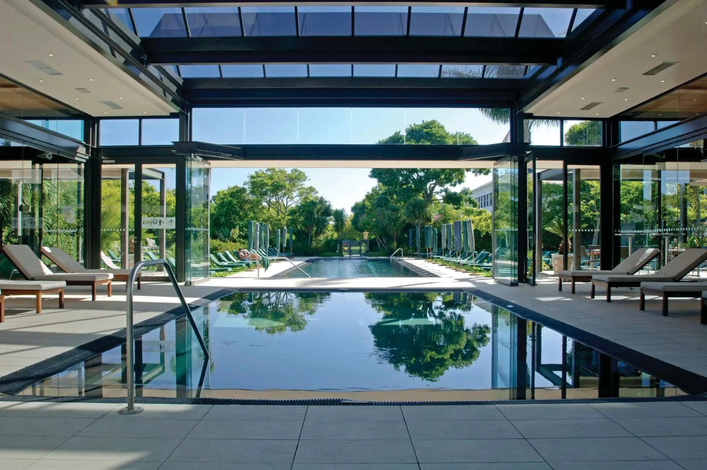 Swimming pool in Vineyard Hotel Swimming pool in Vineyard Hotel