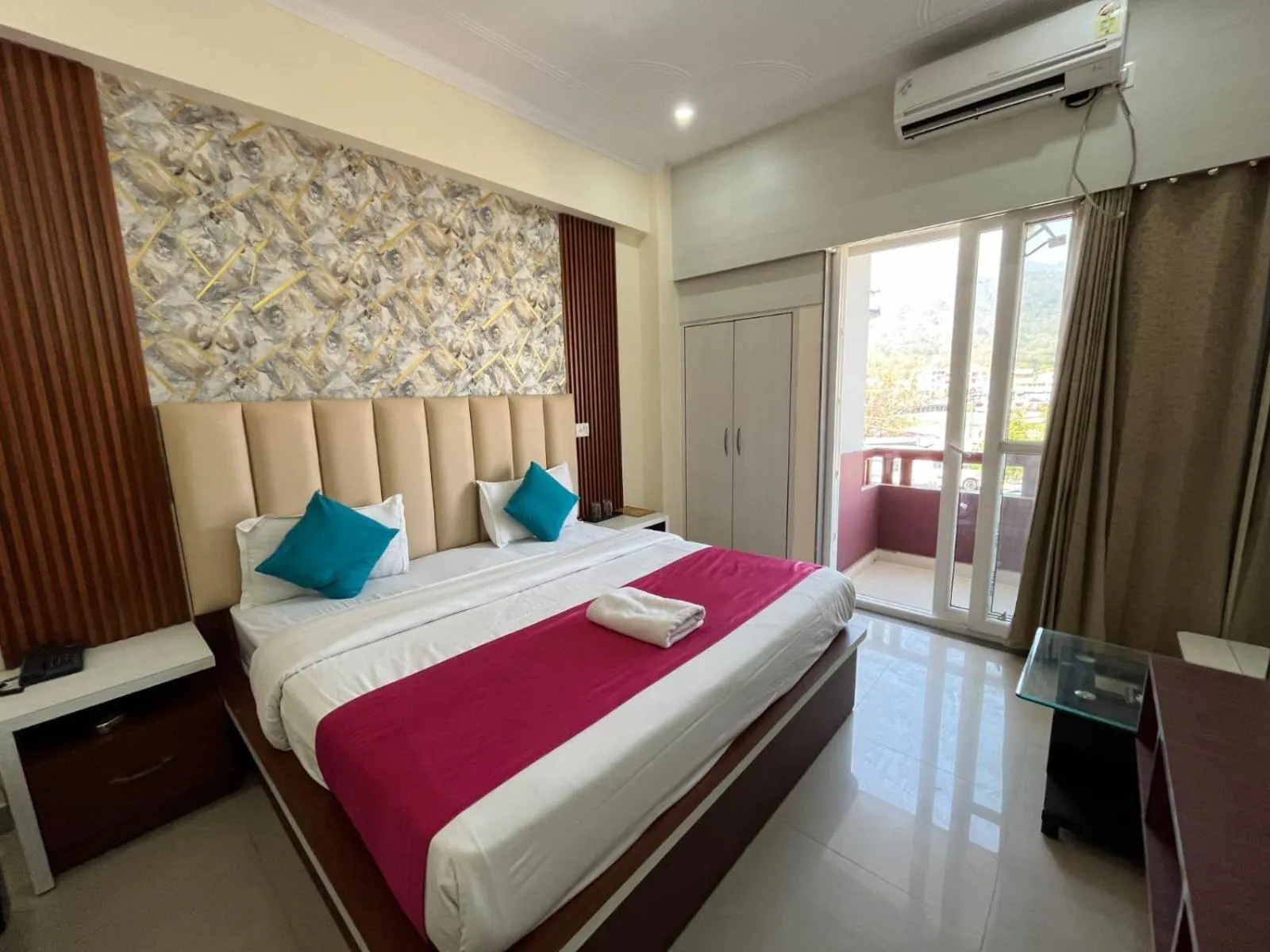 Hotel Paras Plaza
