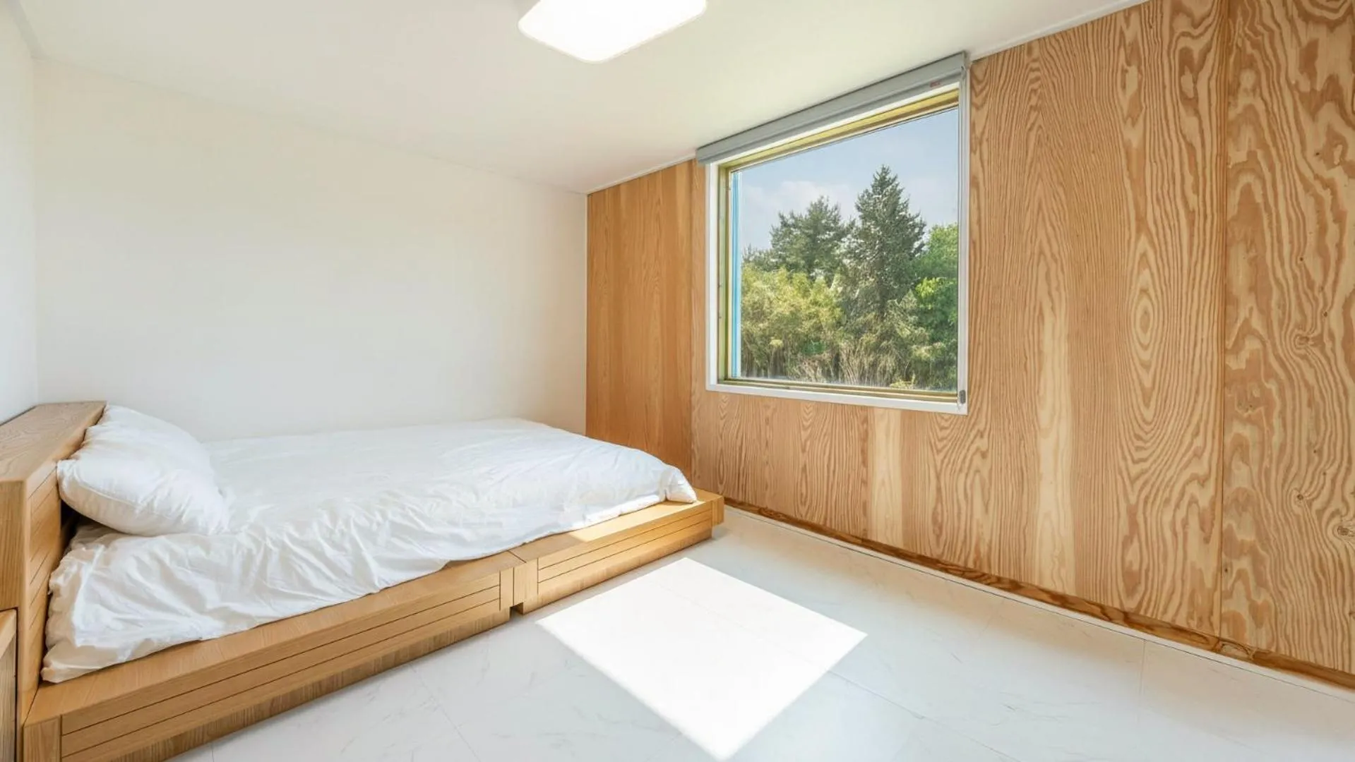 Property building, Bed in Gangneung Aladdin Surfing Pension