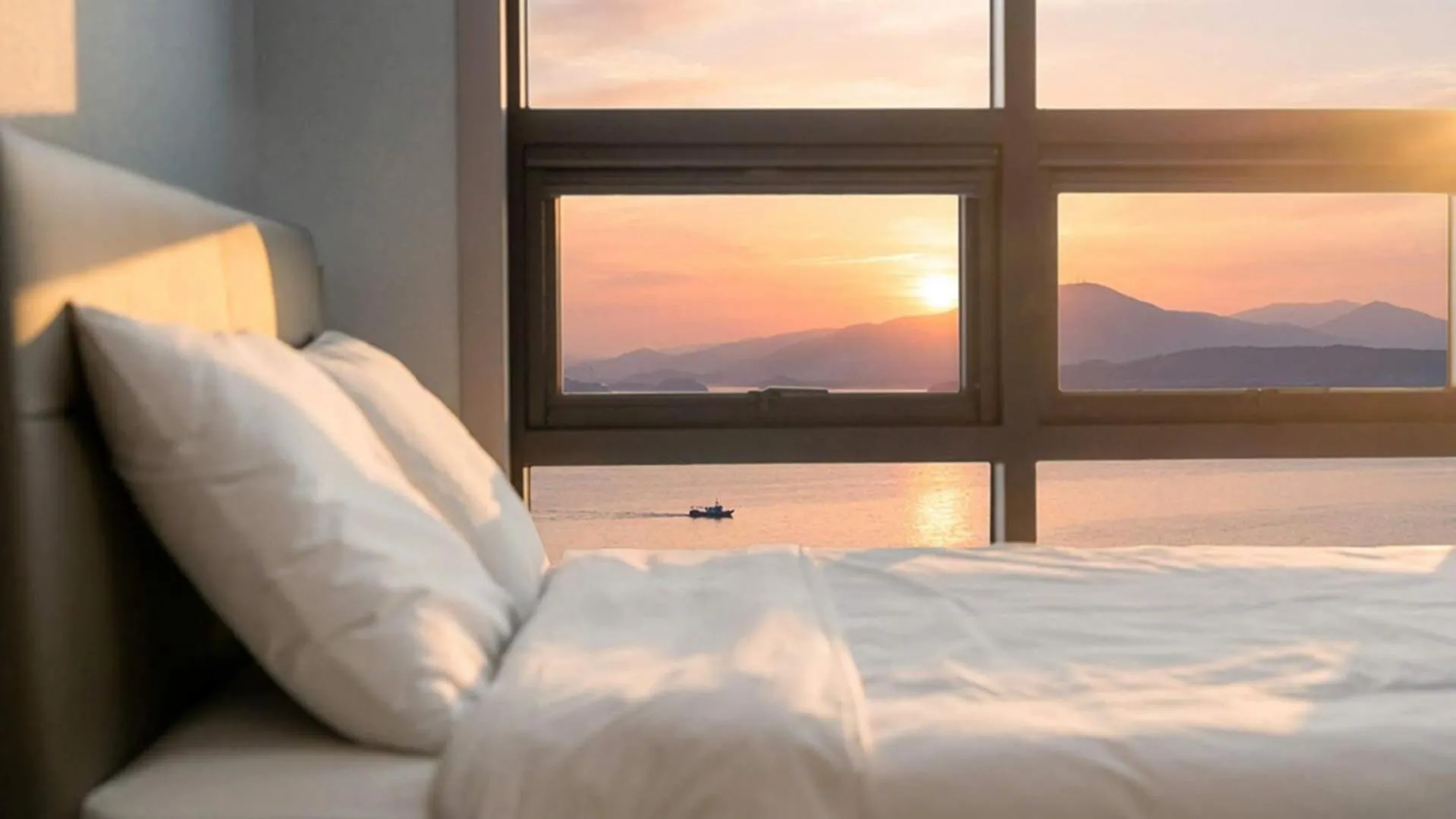 Property building, Bed in Jigeum Yeosu Ocean View Pension