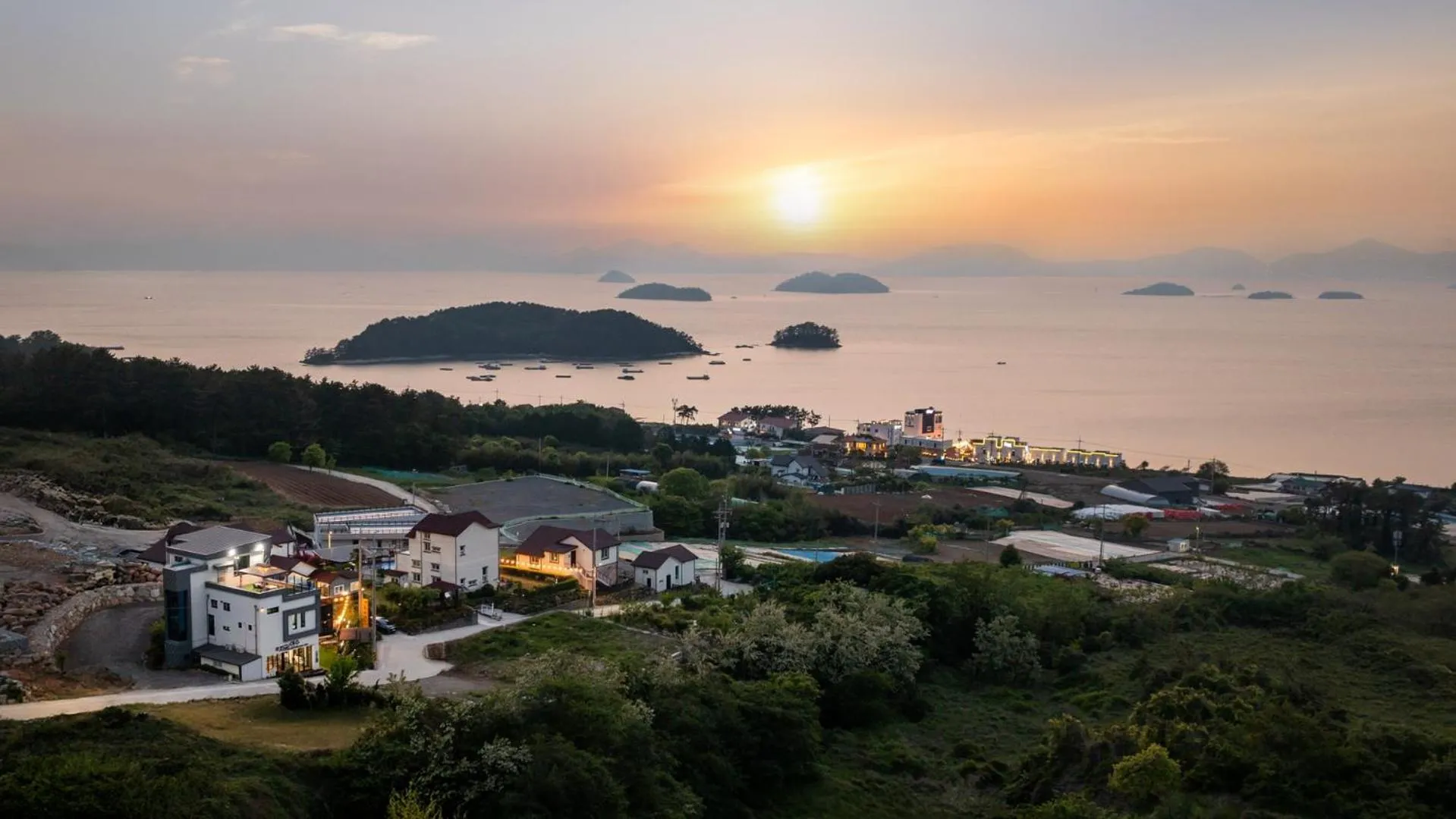 Property building in Jigeum Yeosu Ocean View Pension