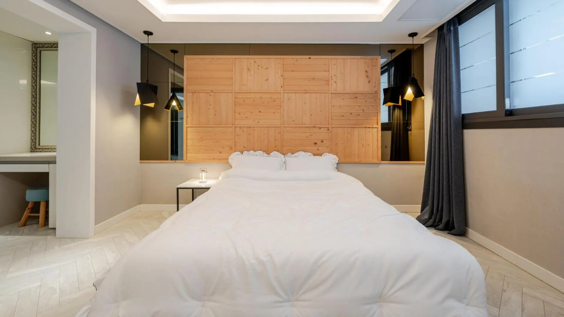 Property building, Bed in Gangneung Taurus Pension