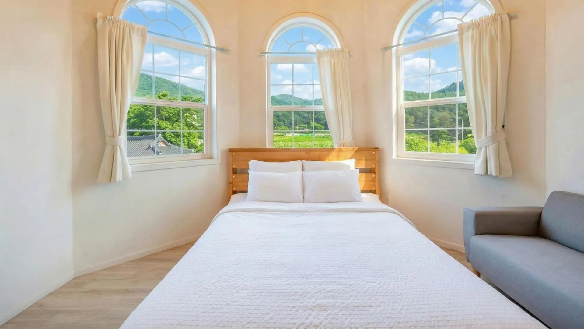 Property building, Bed in Gyeongju Woojin Green Pension