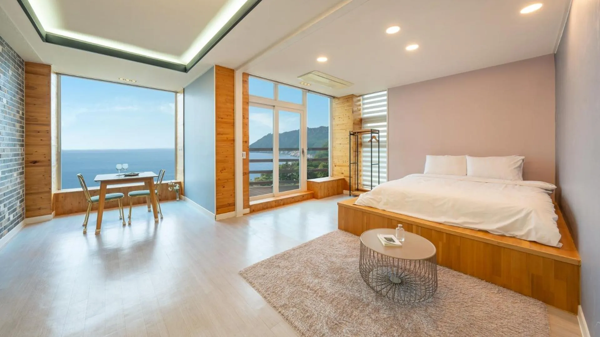 Property building, Bed in Geoje Inbito Pension