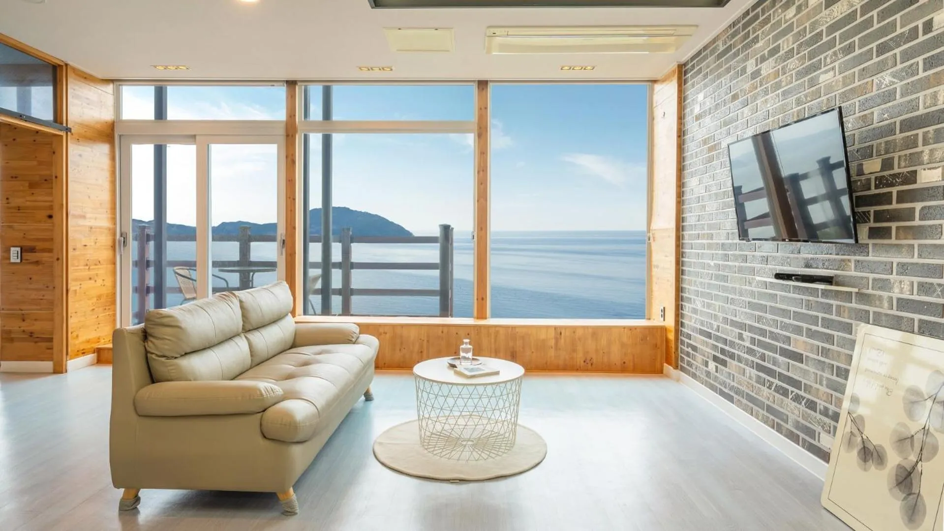 Property building in Geoje Inbito Pension