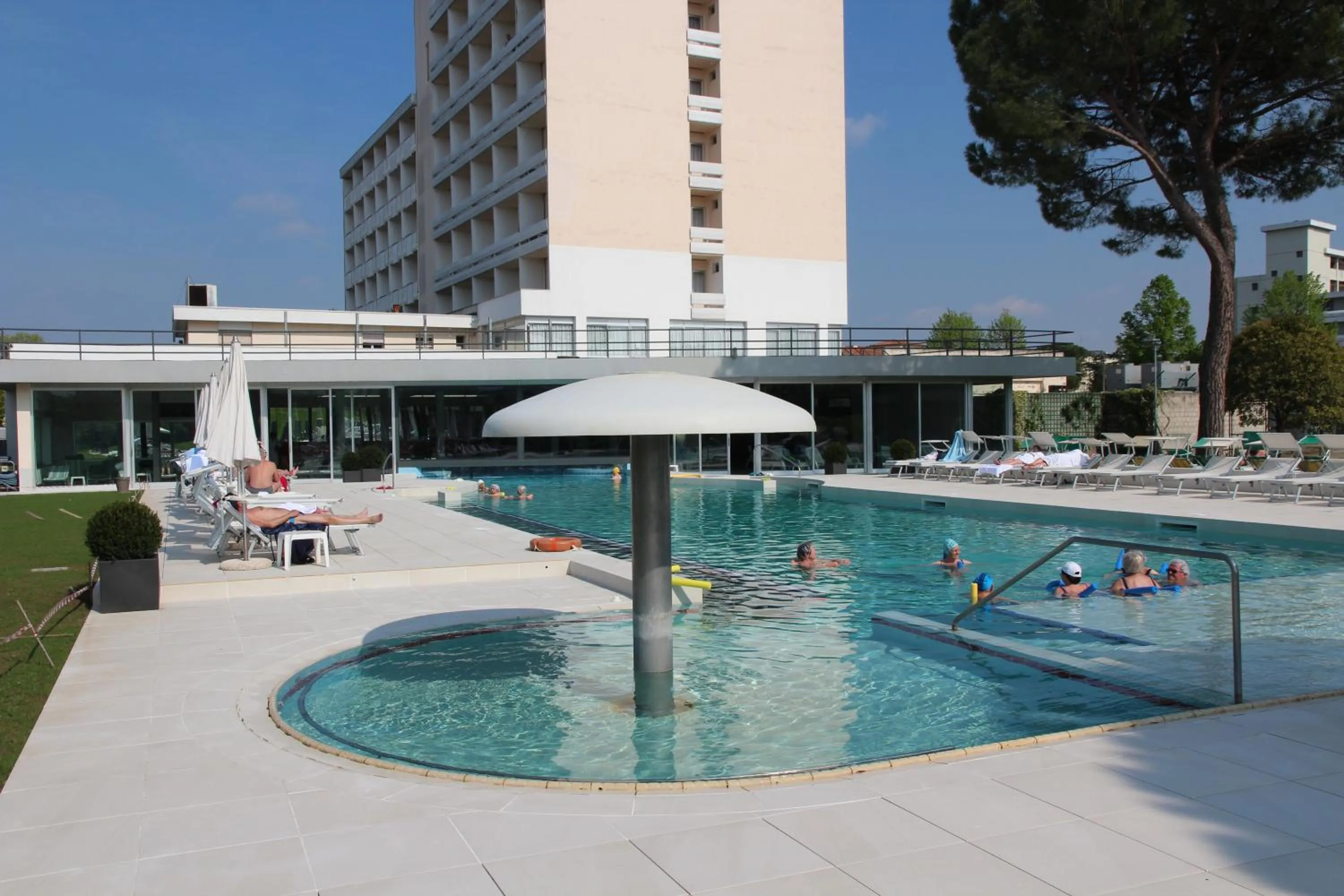 Swimming pool in Hotel Smeraldo